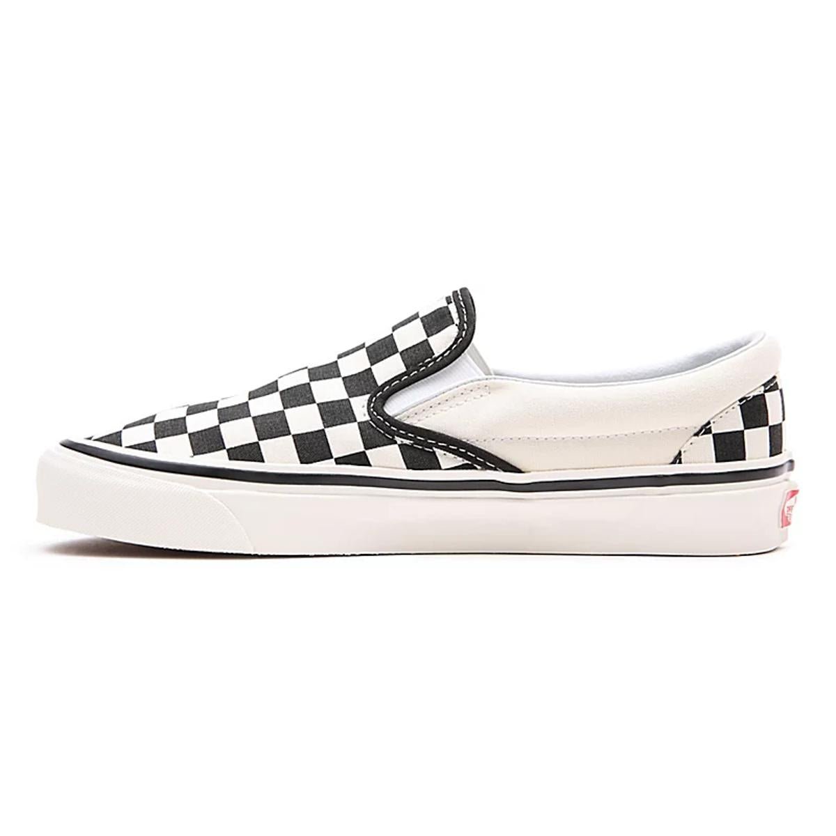 Low-top sneakers VANS Black
