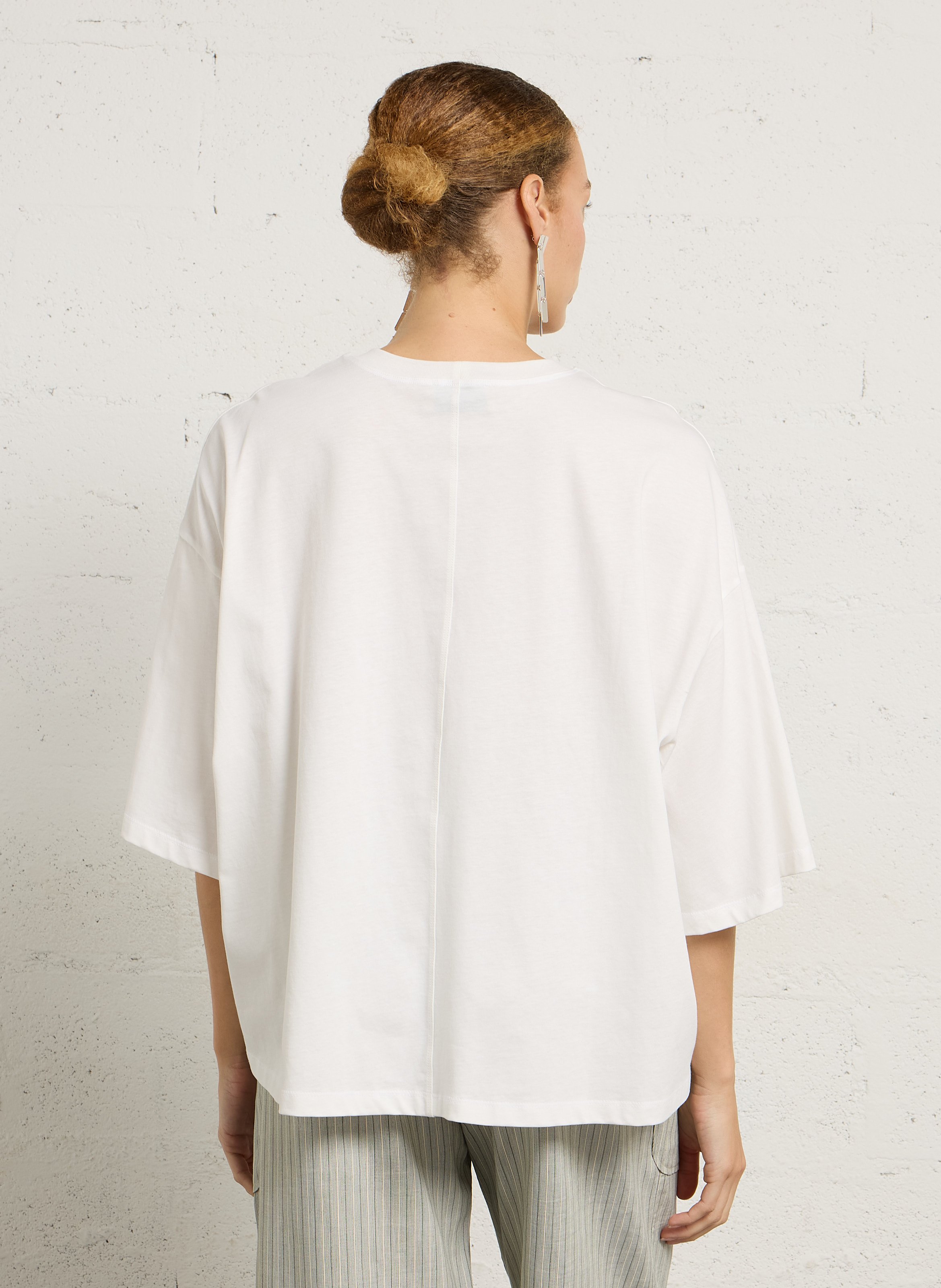 Oversize T-Shirt mit Rundhalsausschnitt und Stickerei aus Baumwolle MOMONI Weiss