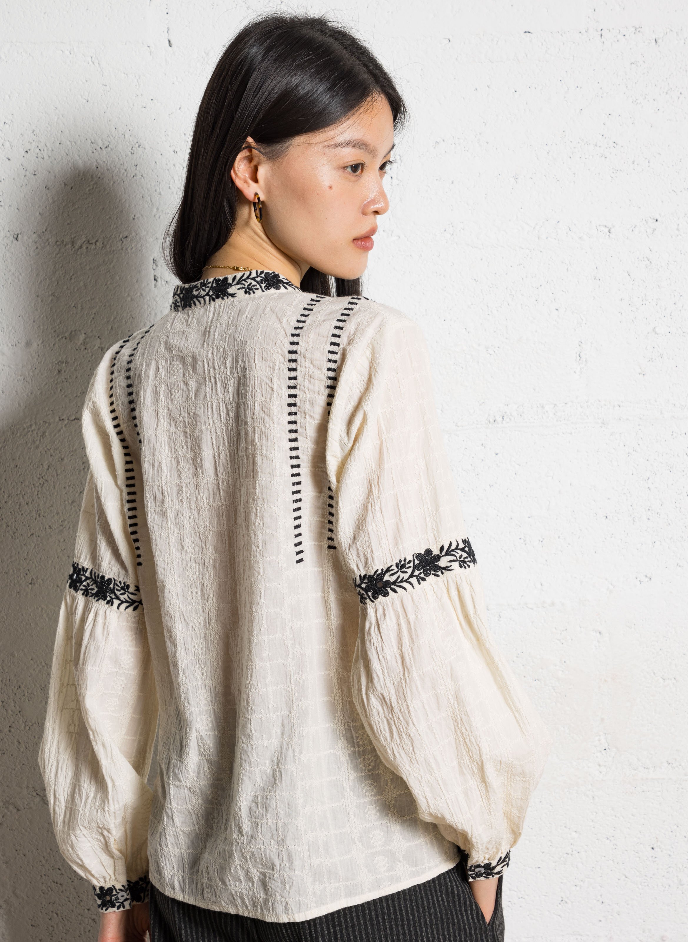 Straight embroidered round neck blouse MAISON HOTEL White