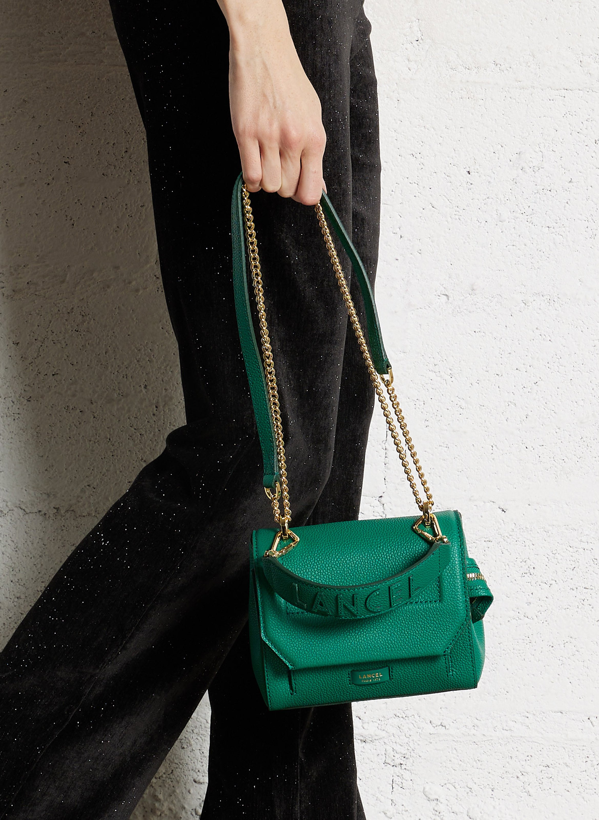 Kleine Umschlagtasche aus genarbtem Leder LANCEL Grun