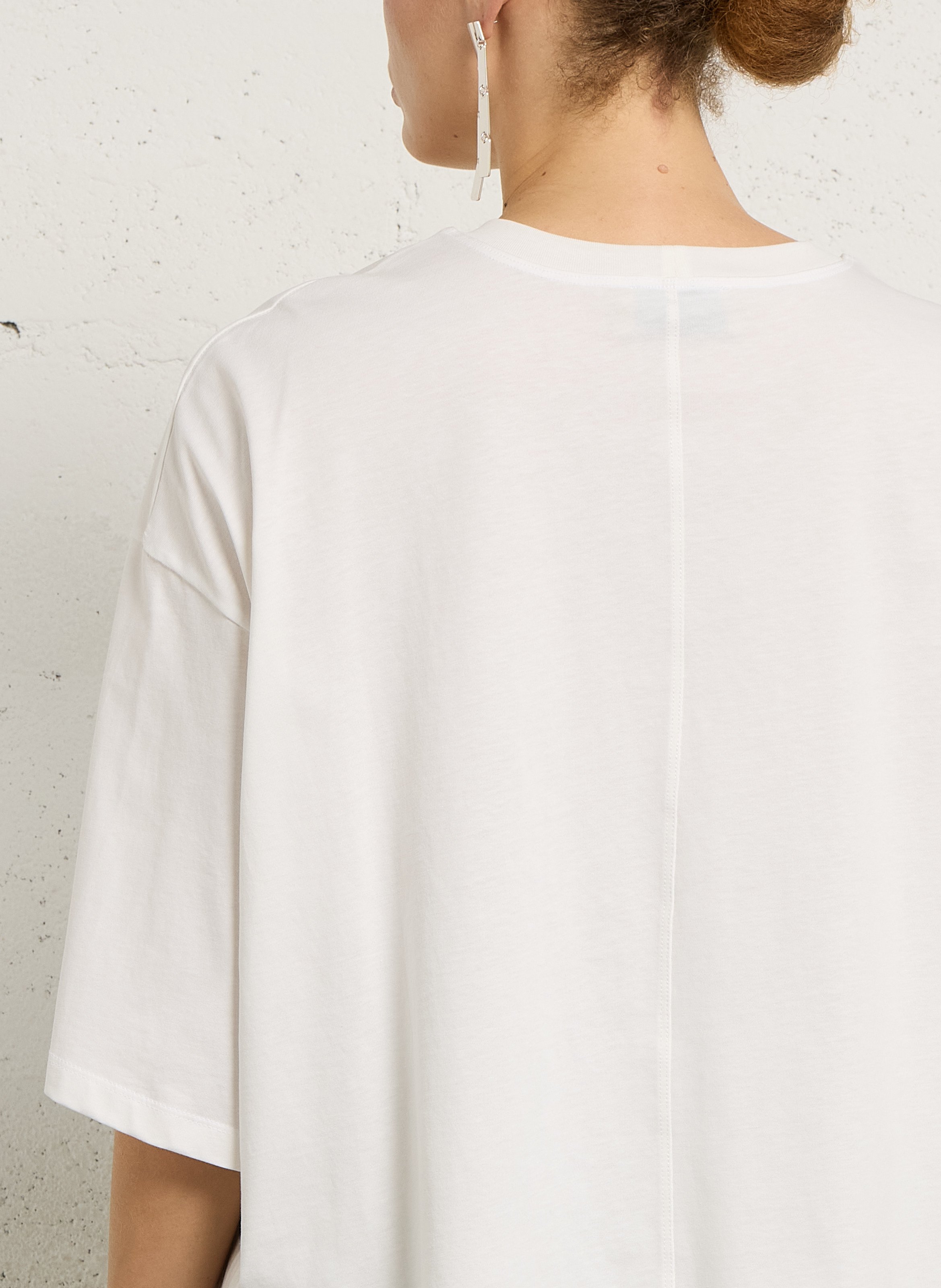 Oversize T-Shirt mit Rundhalsausschnitt und Stickerei aus Baumwolle MOMONI Weiss
