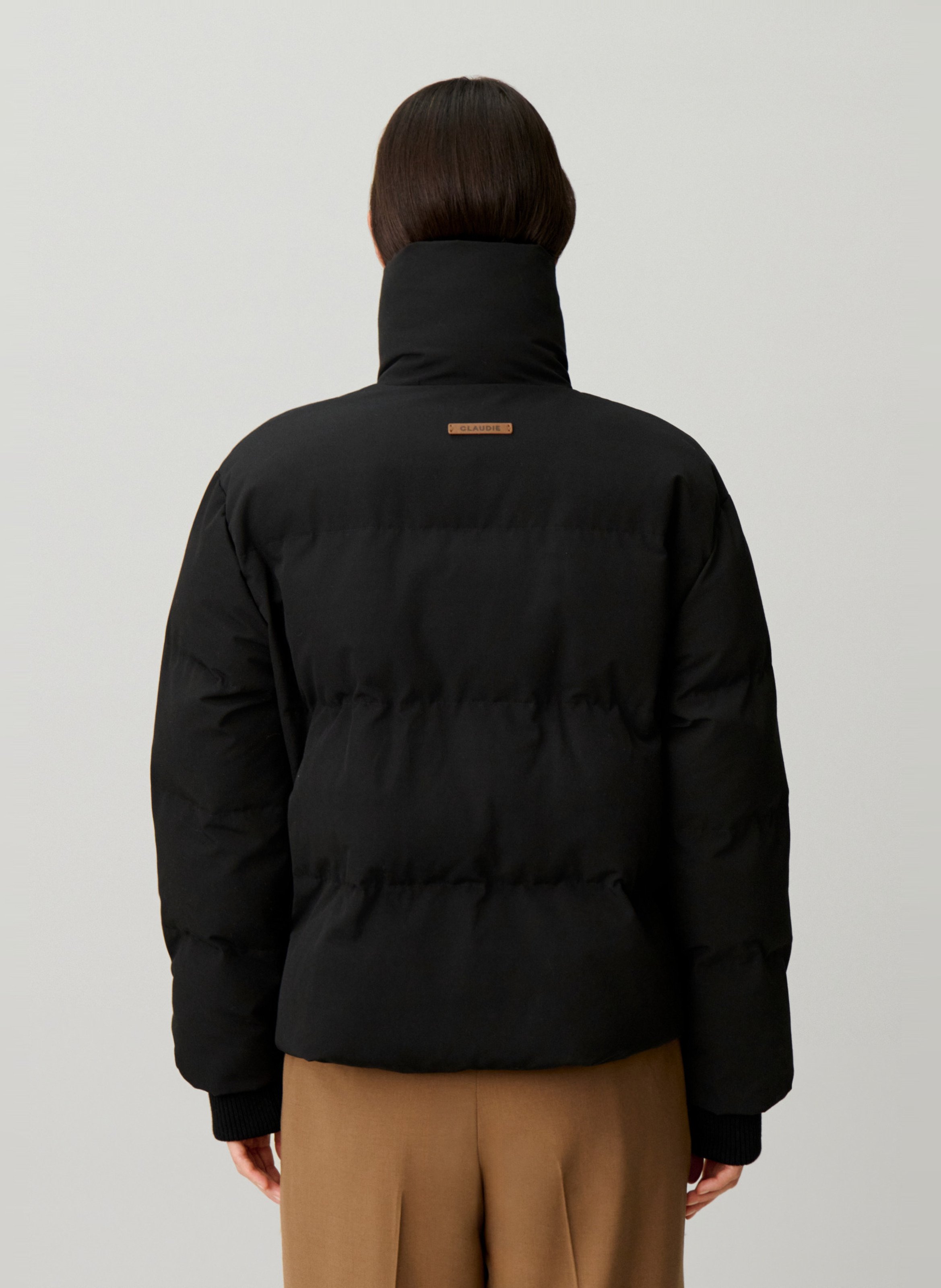Gerade geschnittene Steppjacke mit Stehkragen CLAUDIE PIERLOT Schwarz