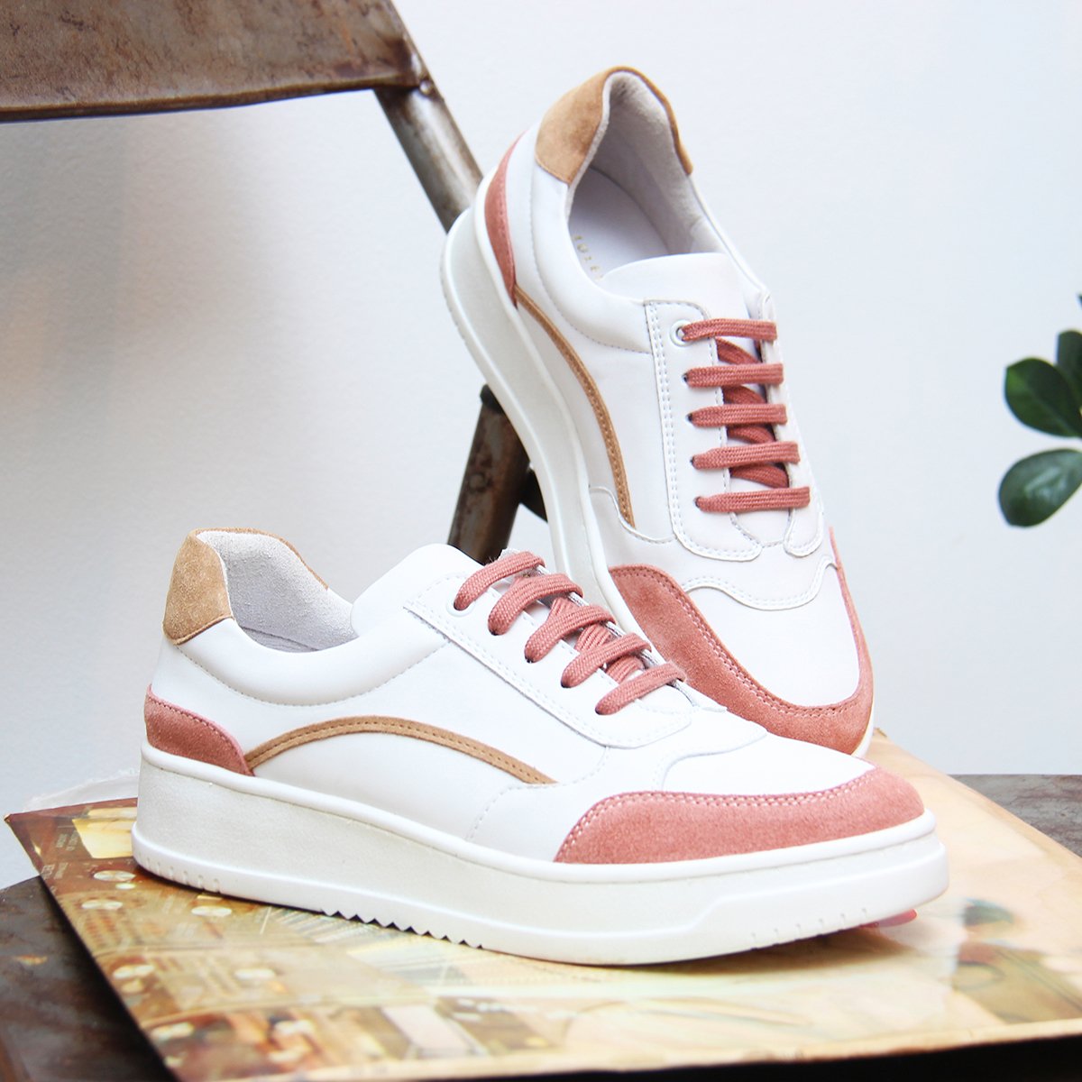 Vintage leather trainers JULES & JENN White