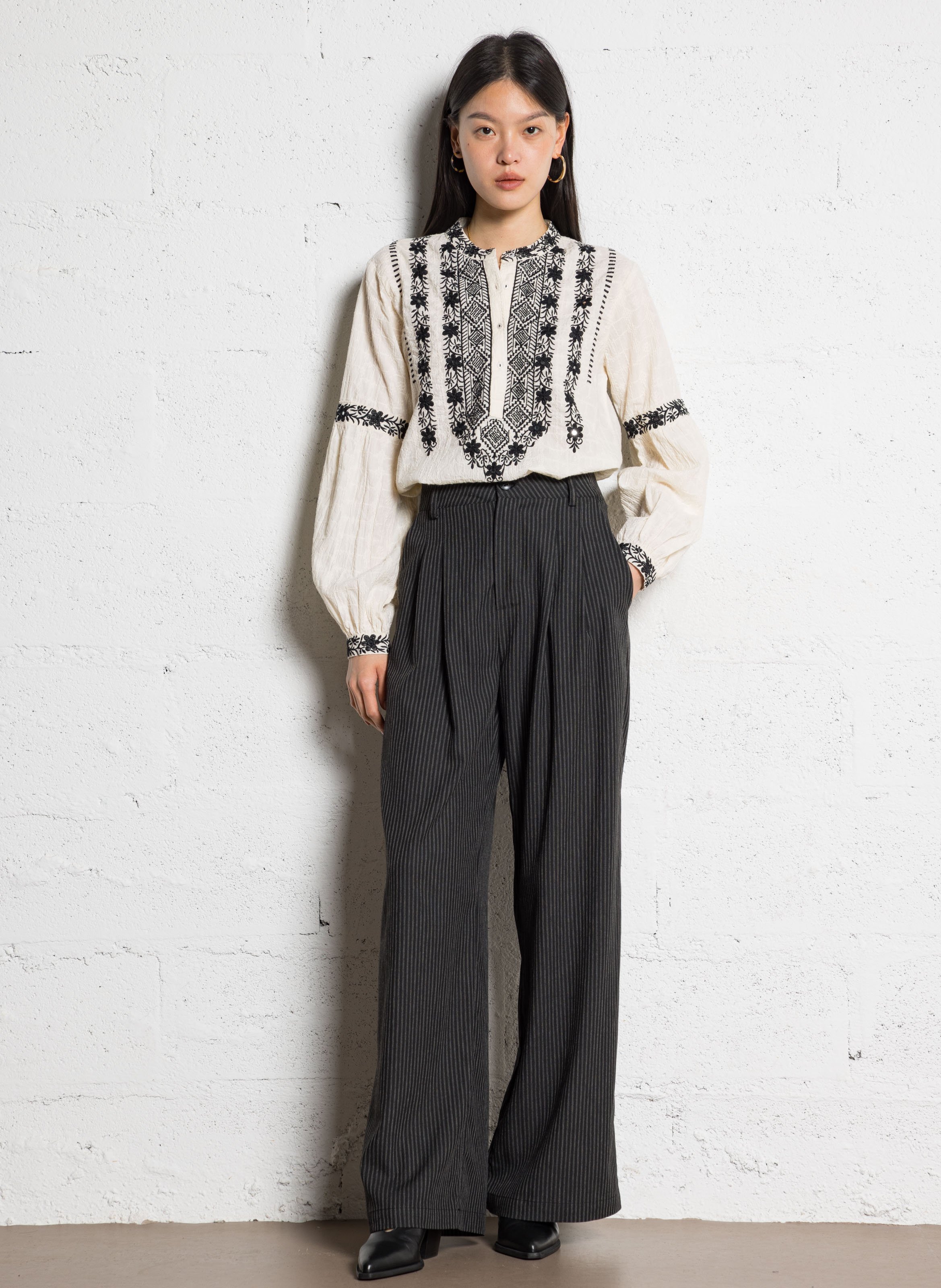 Straight embroidered round neck blouse MAISON HOTEL White