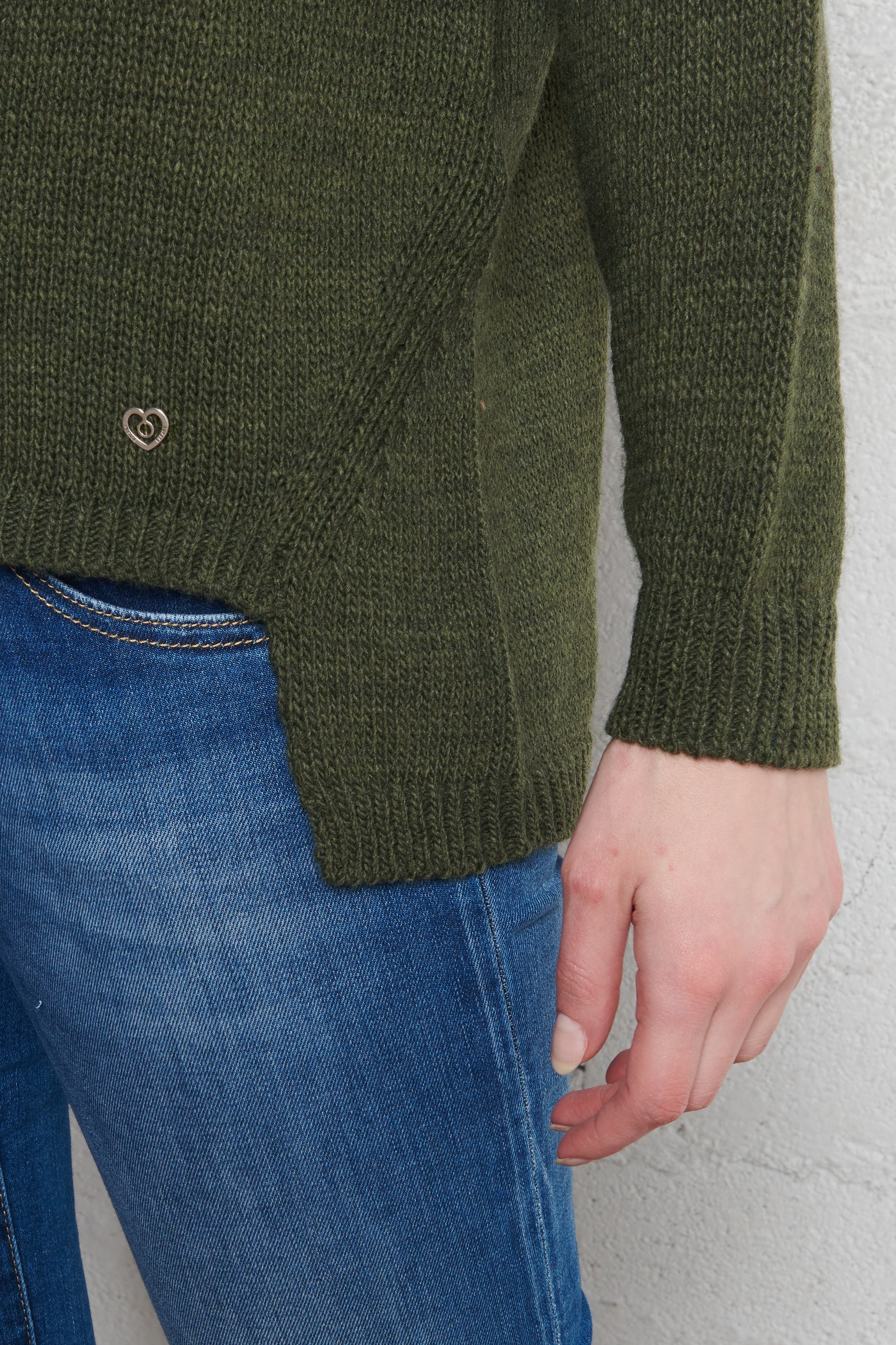 Pull V ample asymétrique uni PLEASE Kaki