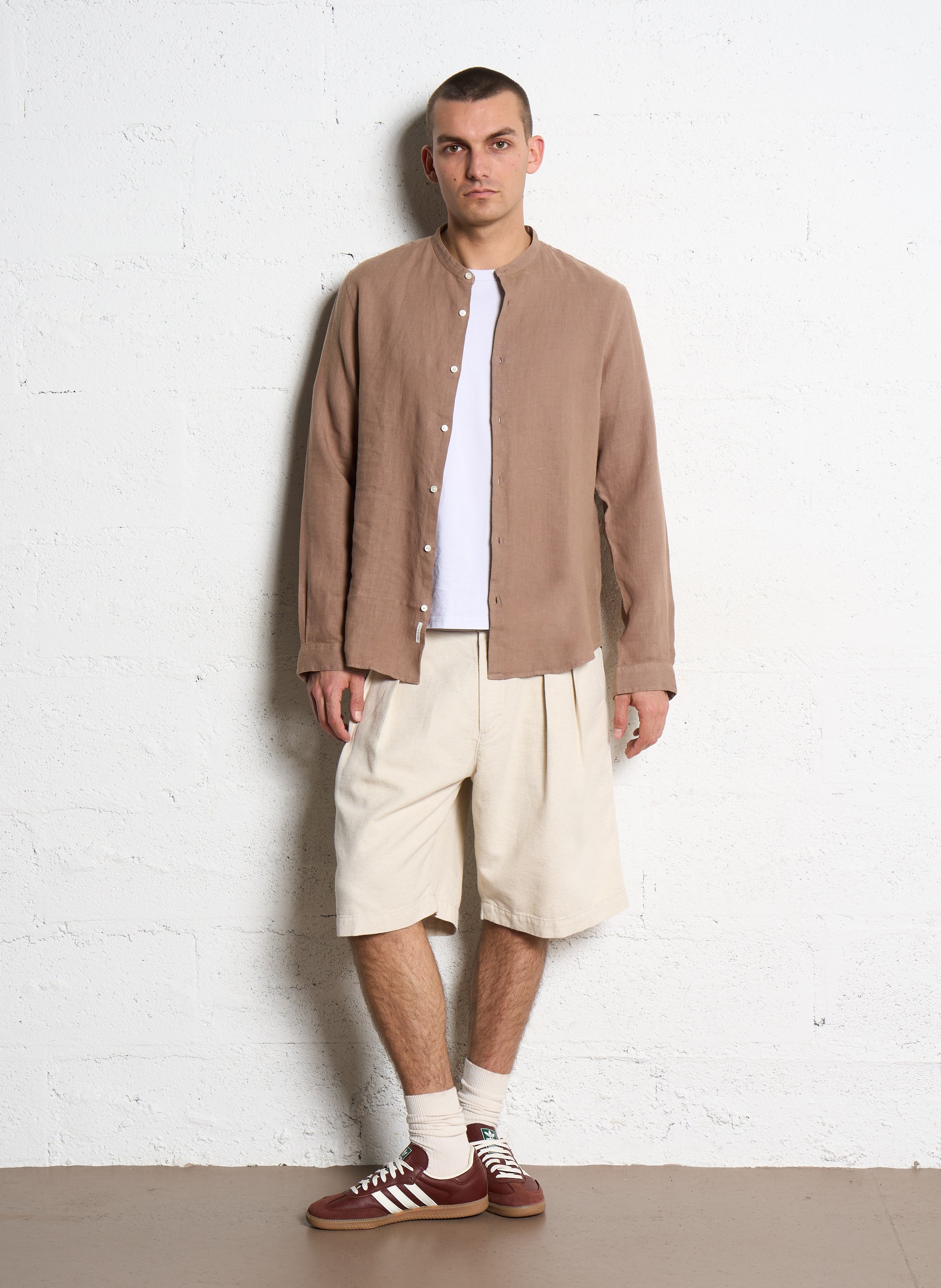 Einfarbige Bermuda-Shorts mit Falten IKKS Beige
