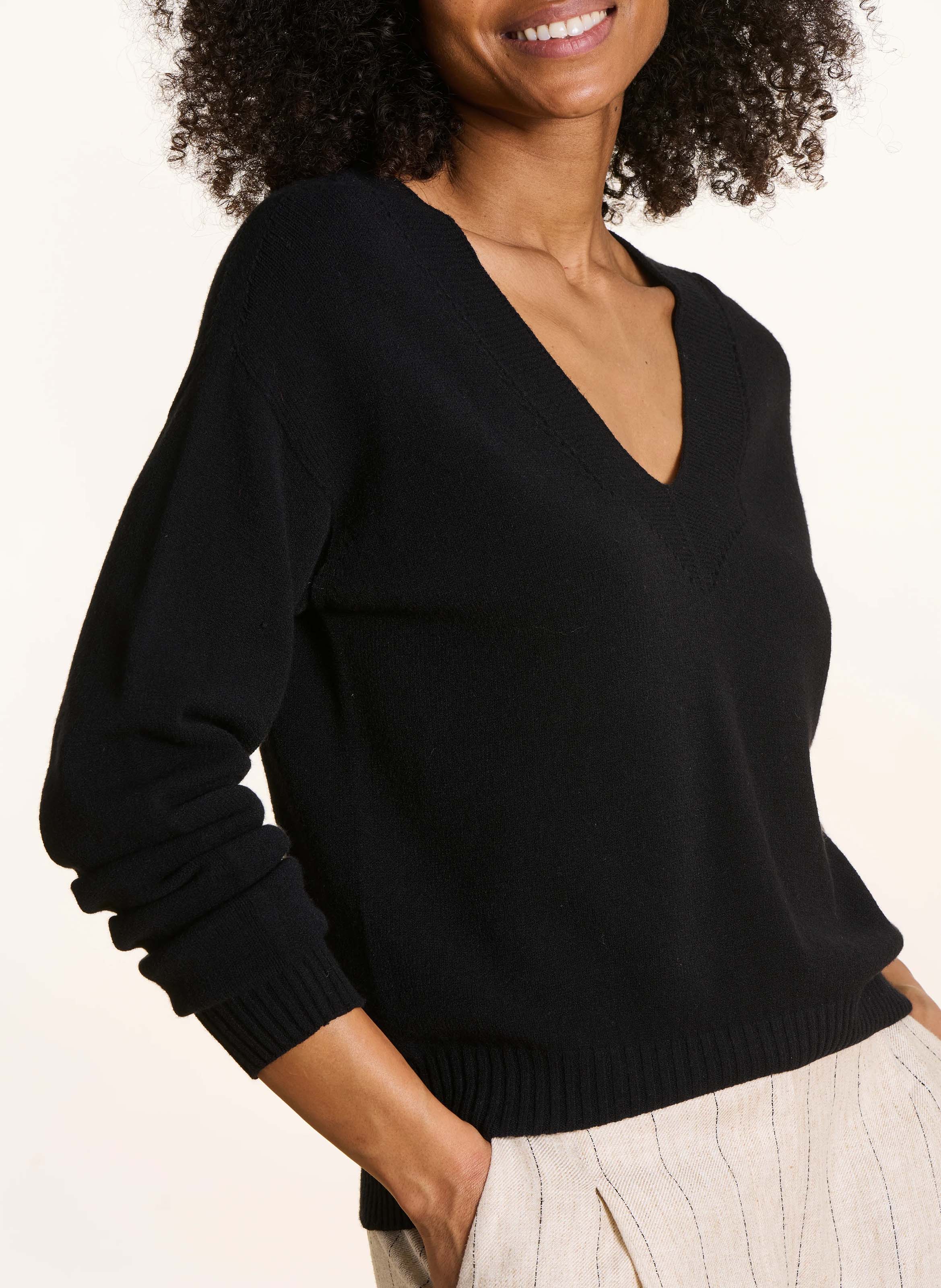 Loose-fit mixed-knit V-neck sweater LA FEE MARABOUTEE Black