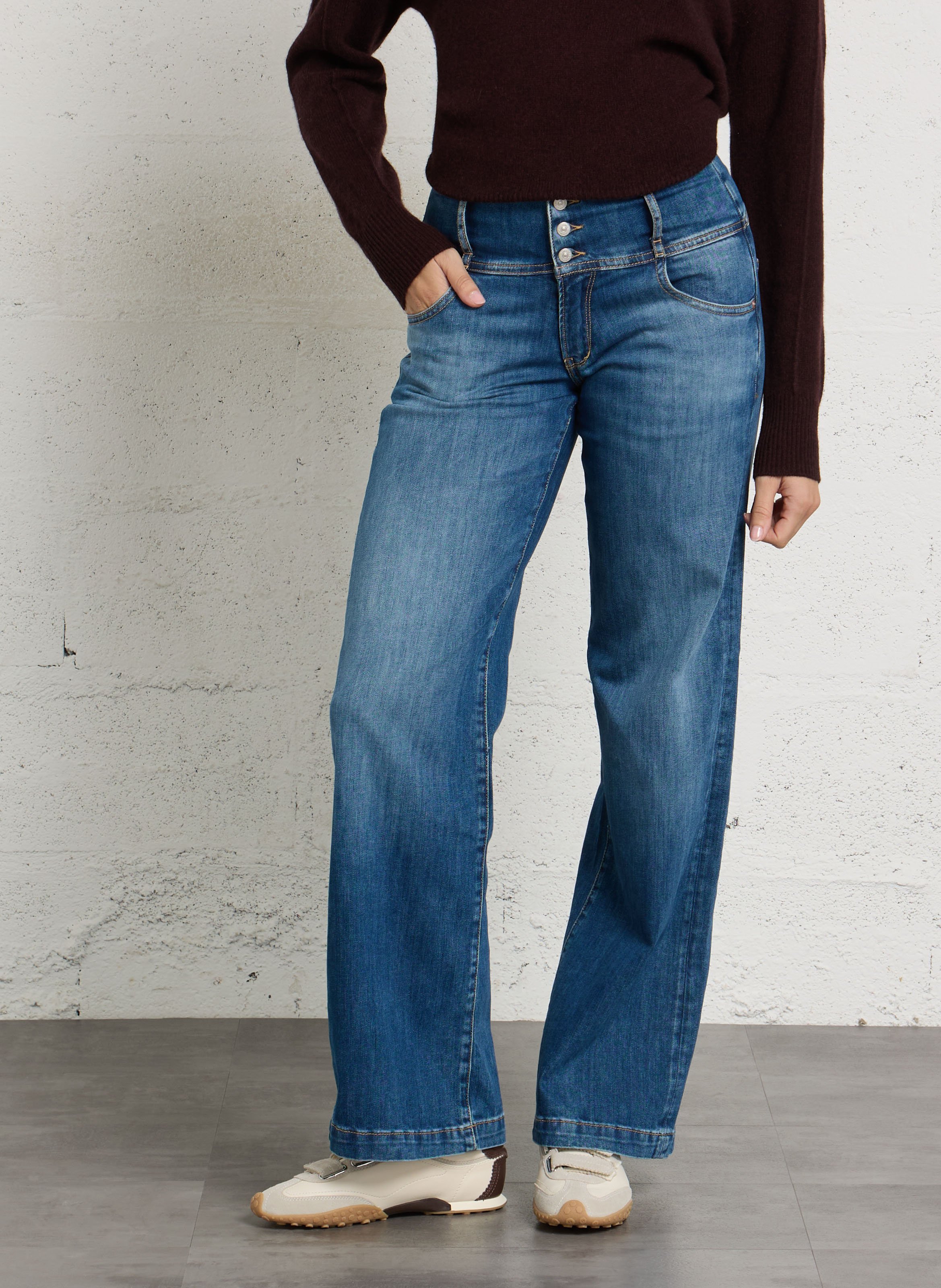 High Waist Straight Cut Jeans aus Baumwoll-Mix LE TEMPS DES CERISES Blau