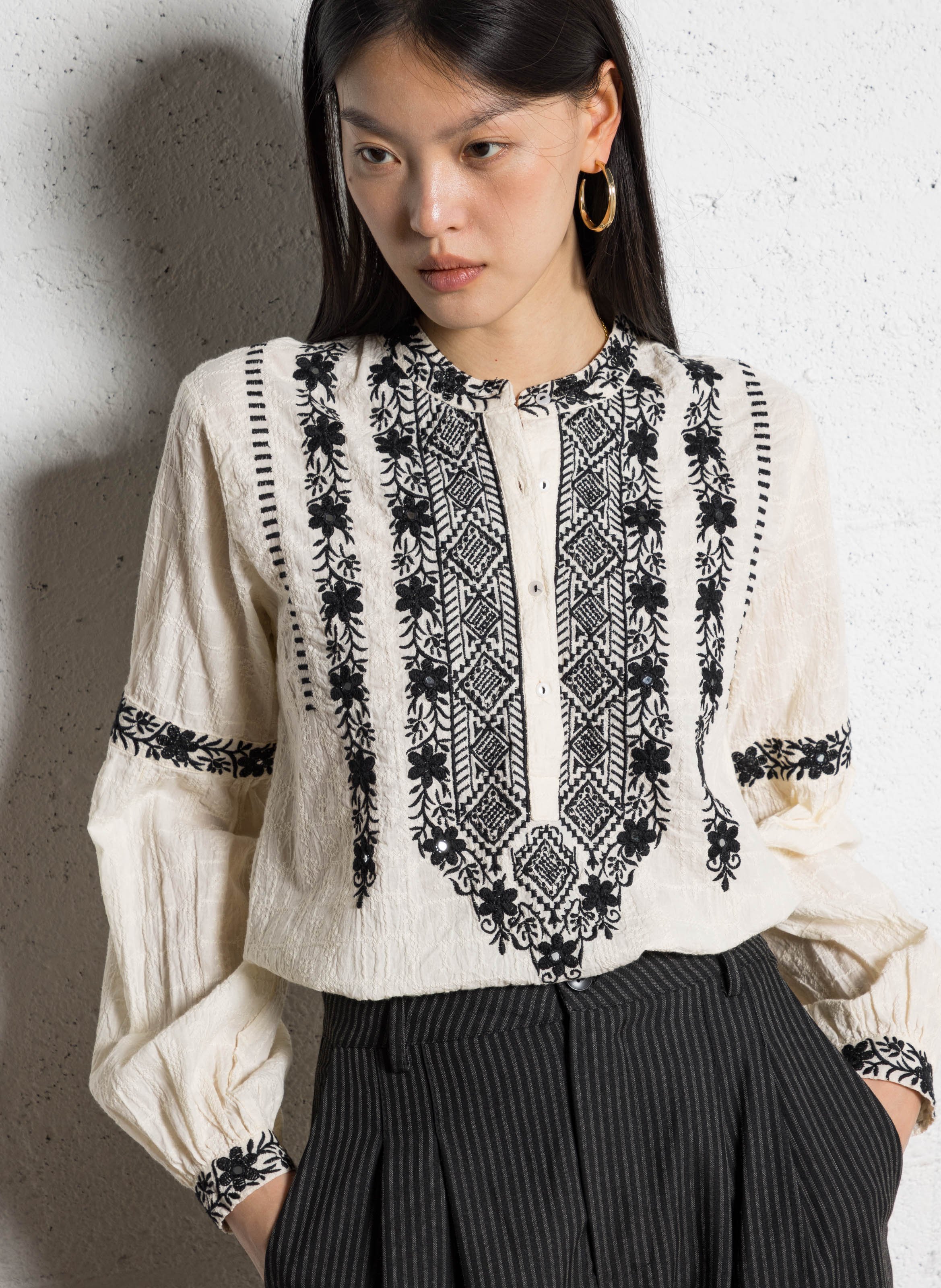 Straight embroidered round neck blouse MAISON HOTEL White