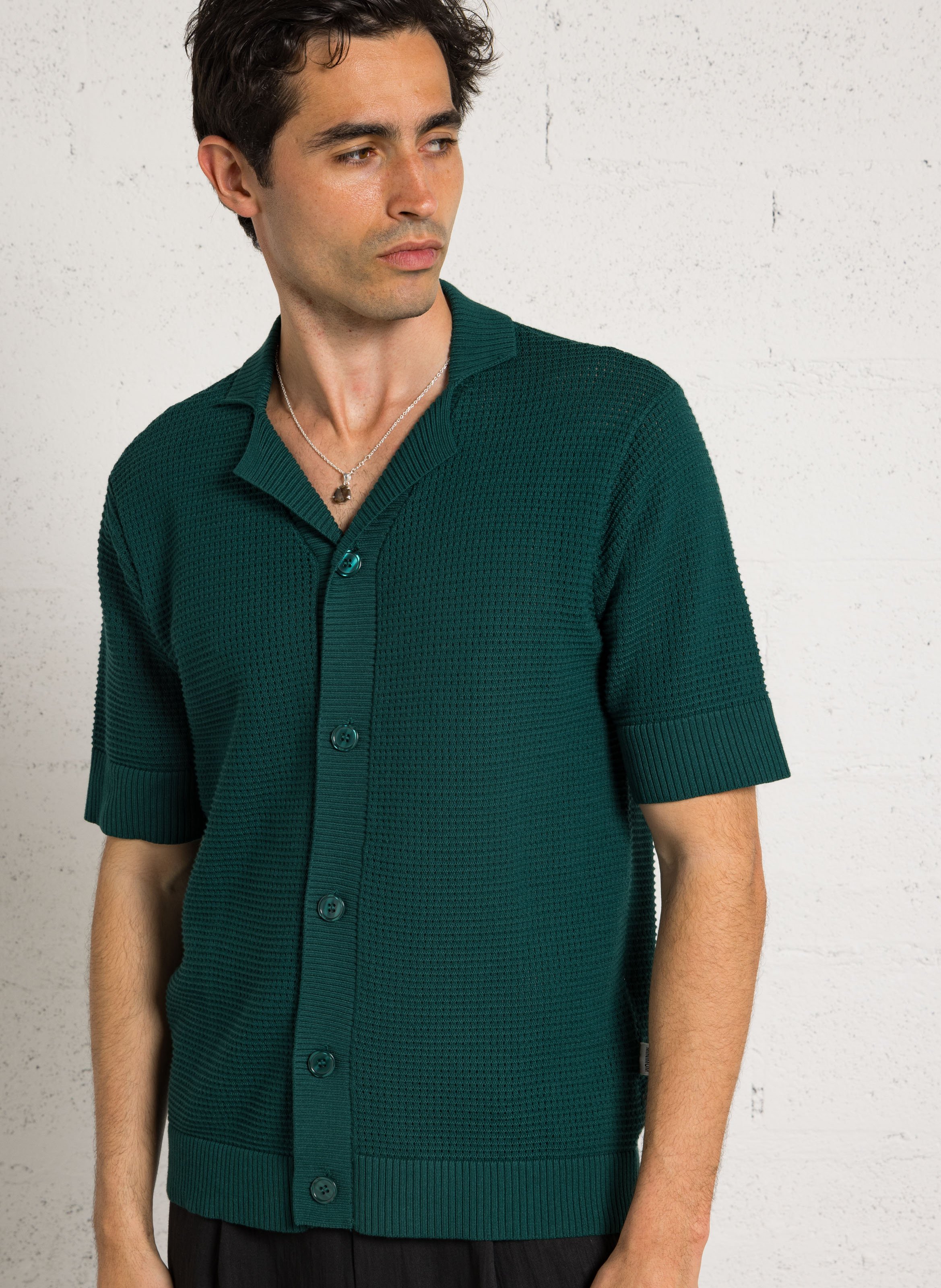 Rechte gilet met omgeslagen kraag van katoen. MINIMUM Groen