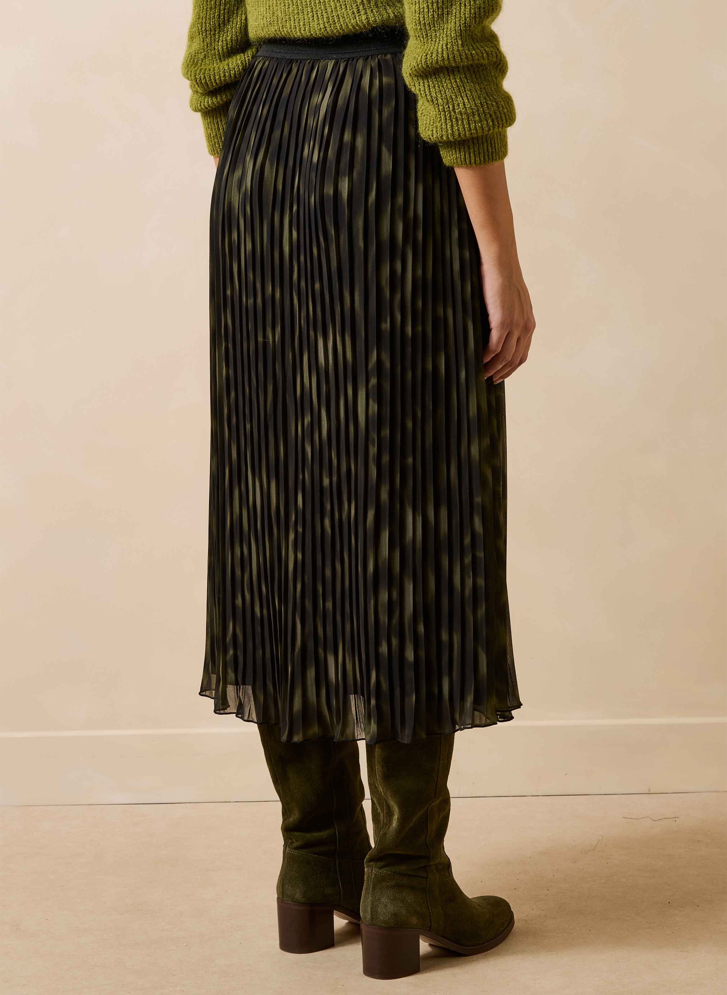 Langer plissier Rock mit Tiermuster im Tie-Dye-Look. LA FEE MARABOUTEE Grun