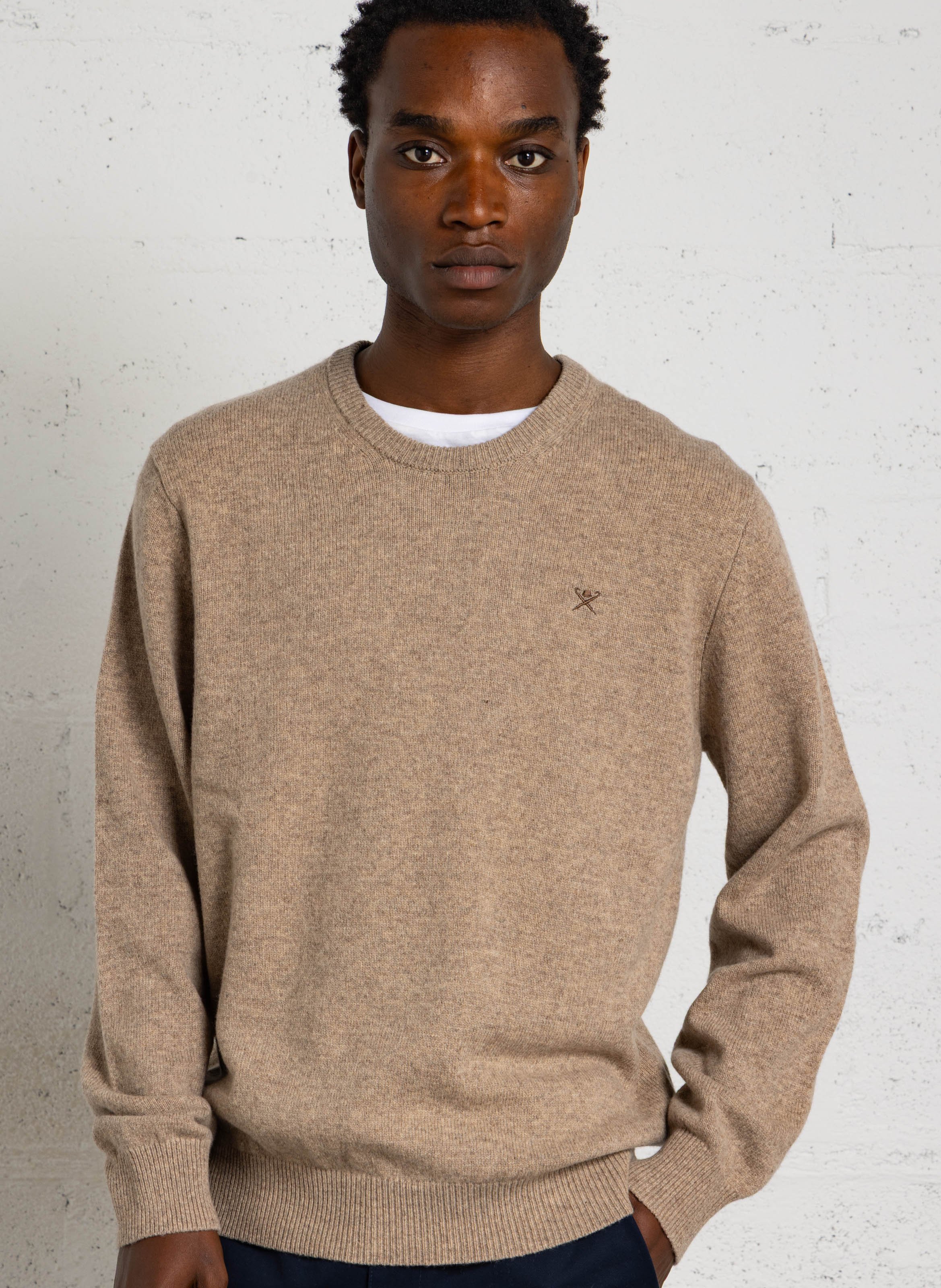Pull droit col rond brodé en laine HACKETT