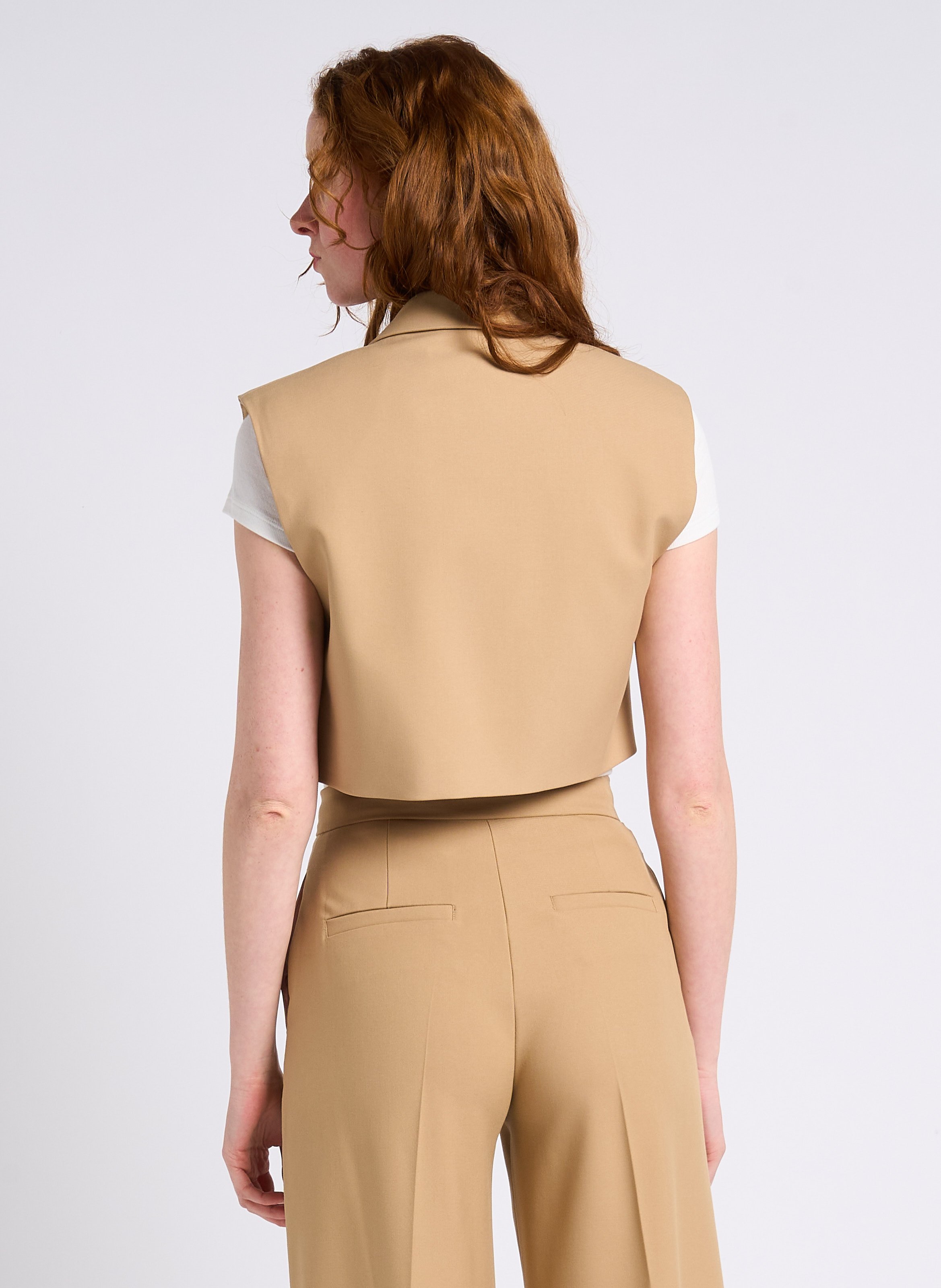 Gerade geschnittene Kurzjacke mit Reverskragen Beige