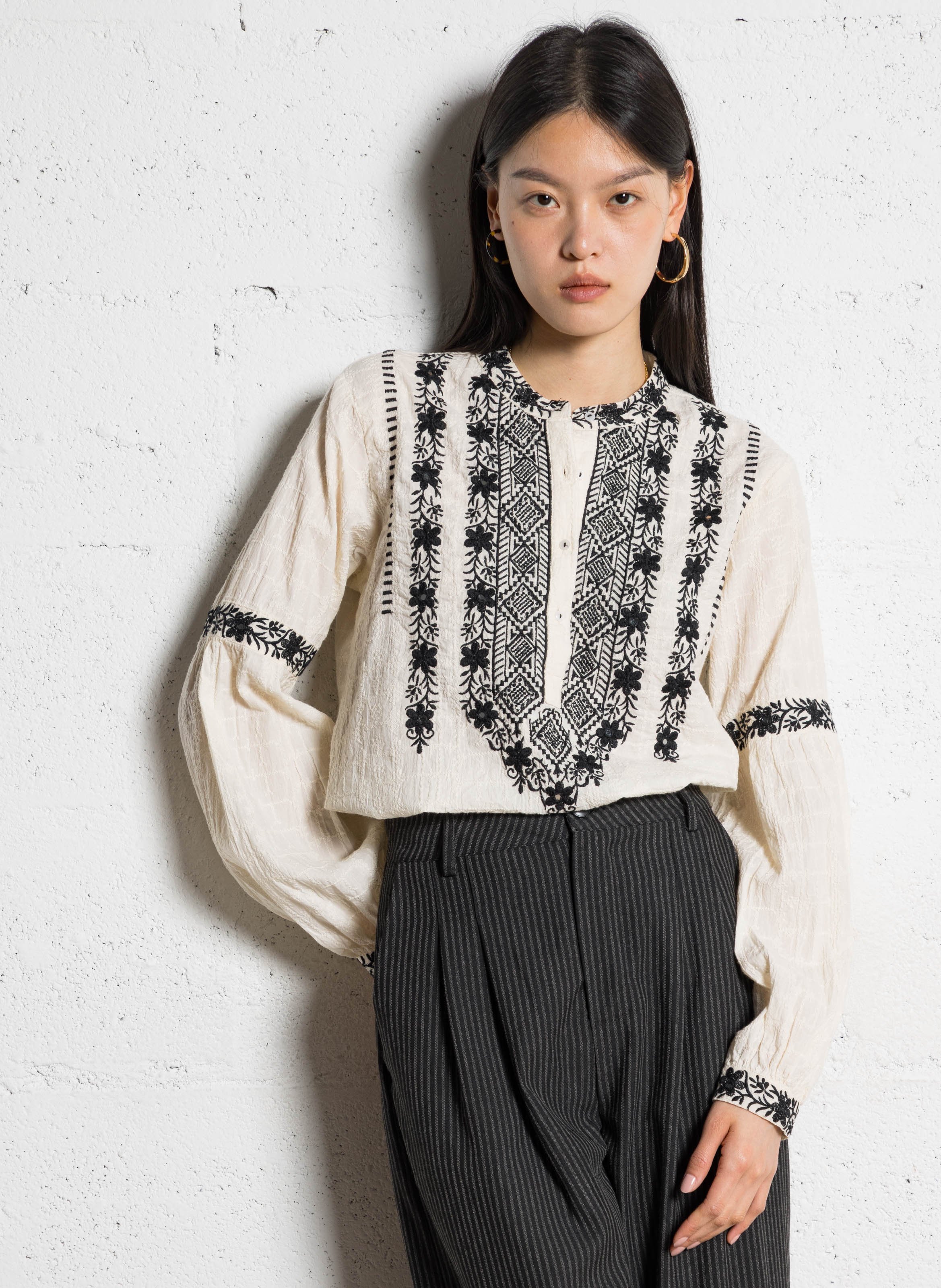 Straight embroidered round neck blouse MAISON HOTEL White