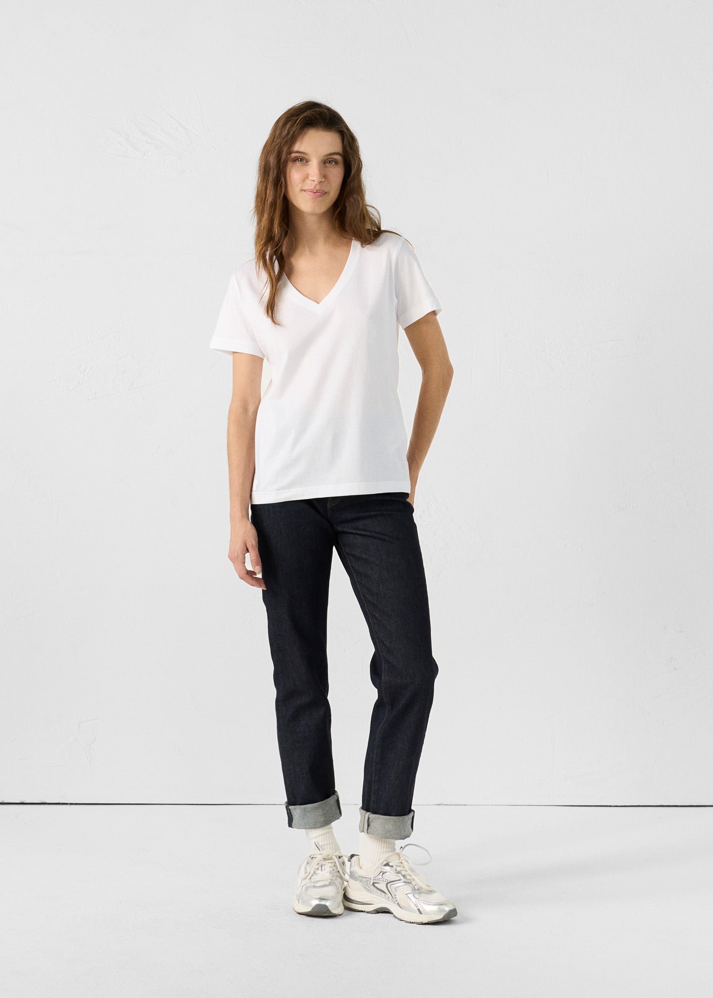 V-neck soft t-shirt JOTT White