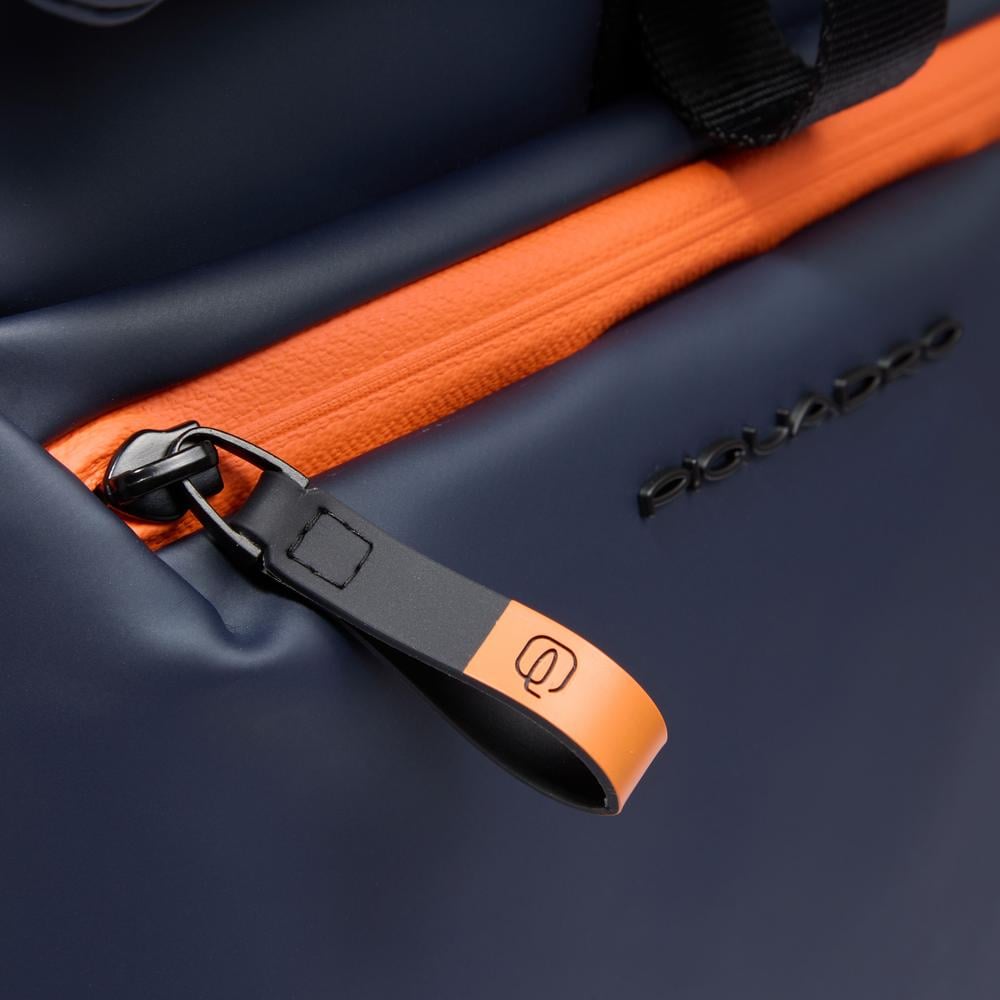 Water-repellent backpack for computer and iPad® with bottle pocket, shock protection, and RFID. PIQUADRO Blue