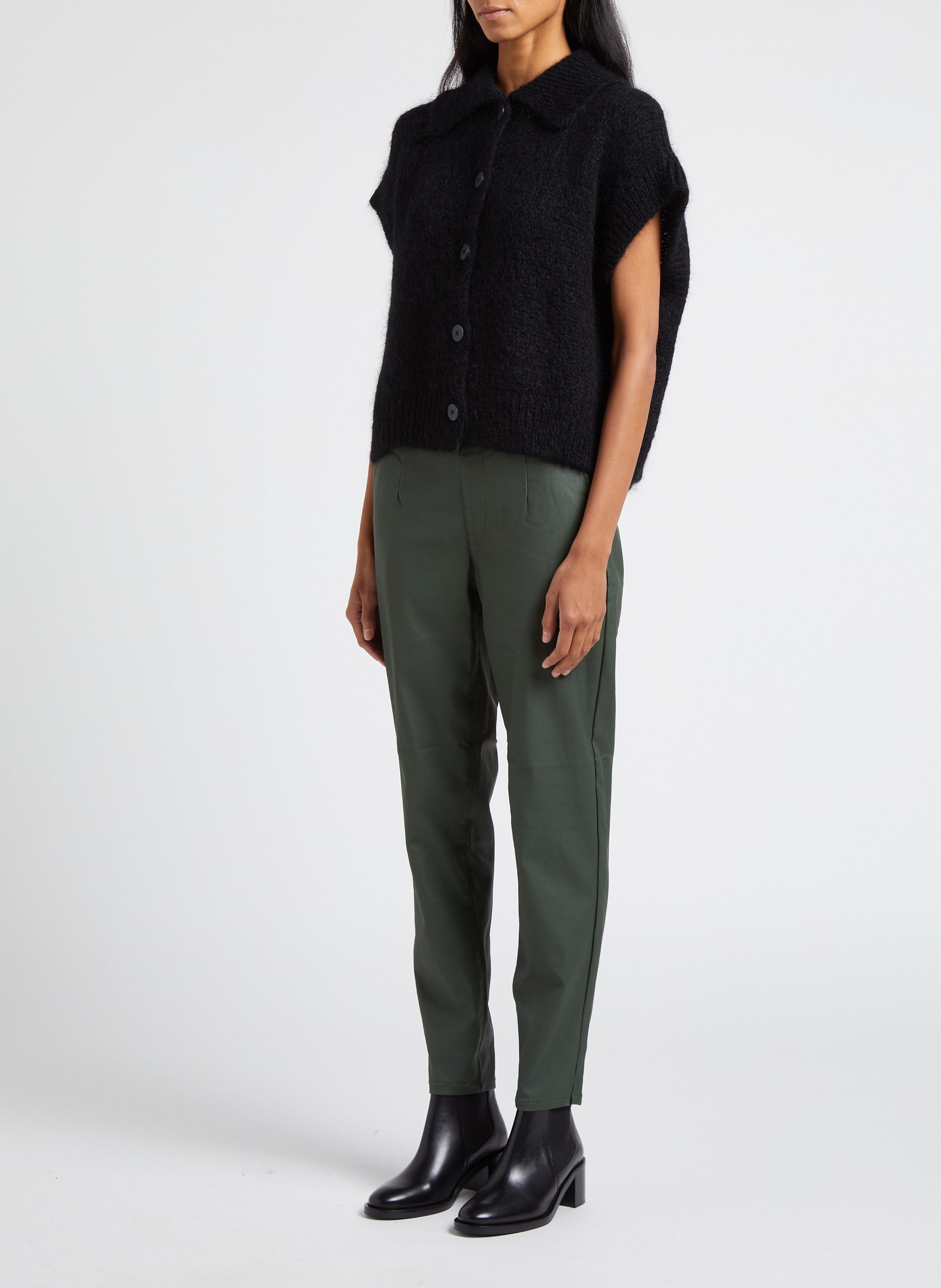 Ruimvallend vest met klassieke kraag PLEASE Zwart