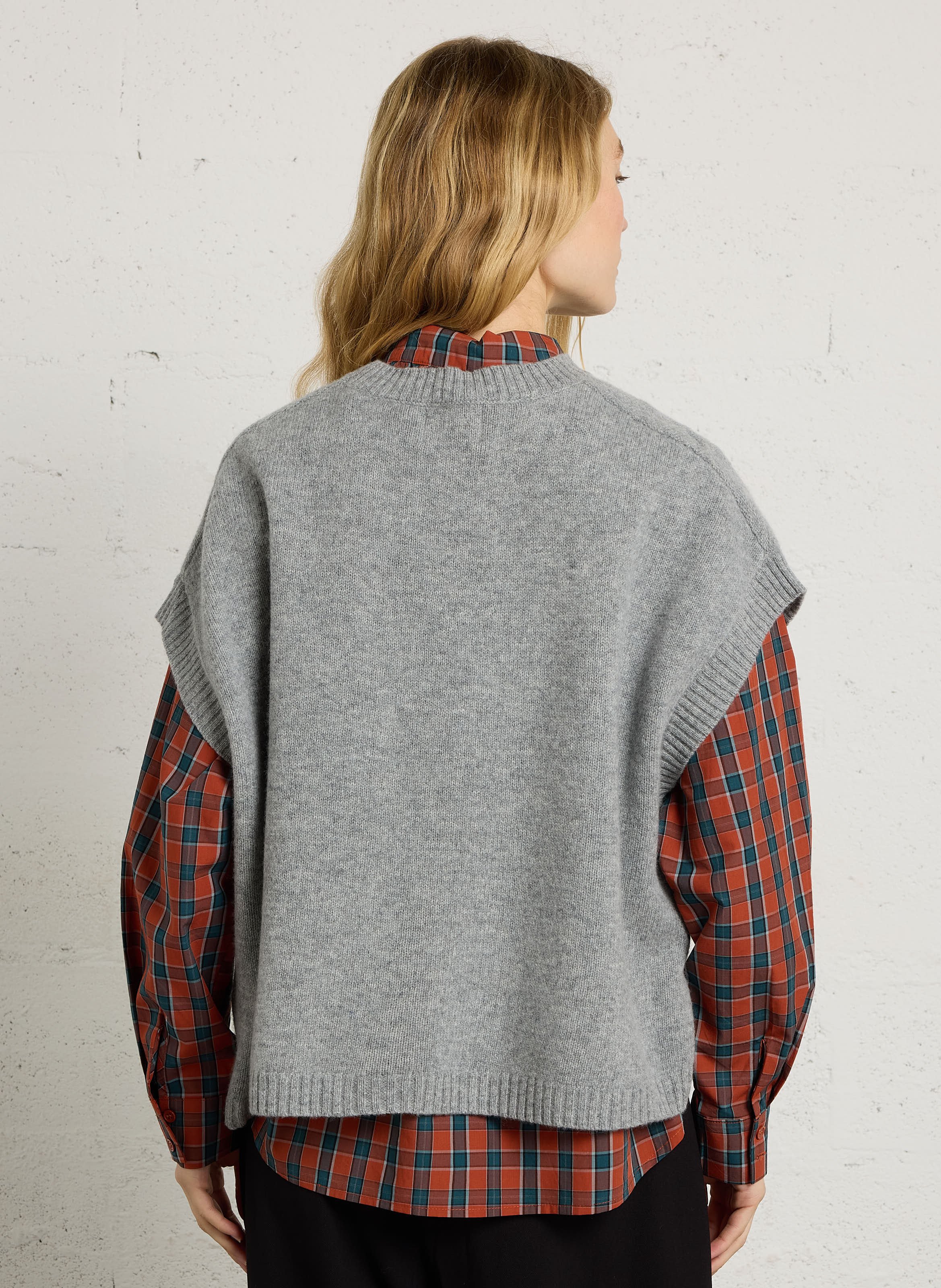 Pull sans manches torsadé en laine  BELLA JONES Gris