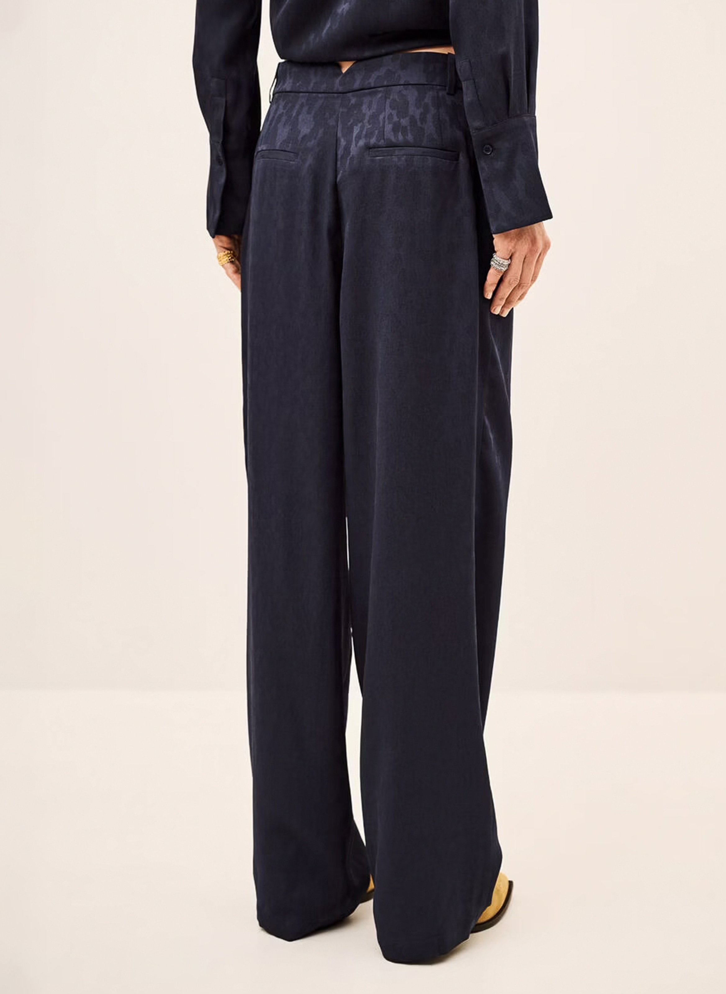 Gerade geschnittene, weich fallende Hose mit Jacquard-Muster BA&SH Blau