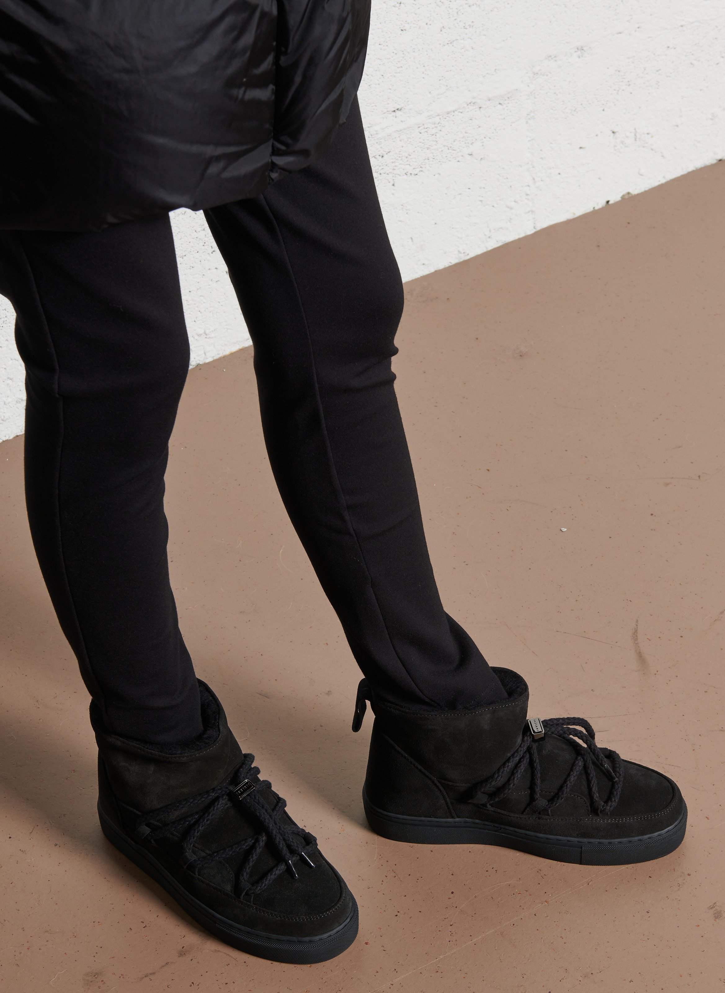 Gefütterte Stiefeletten aus Veloursleder INUIKII Schwarz