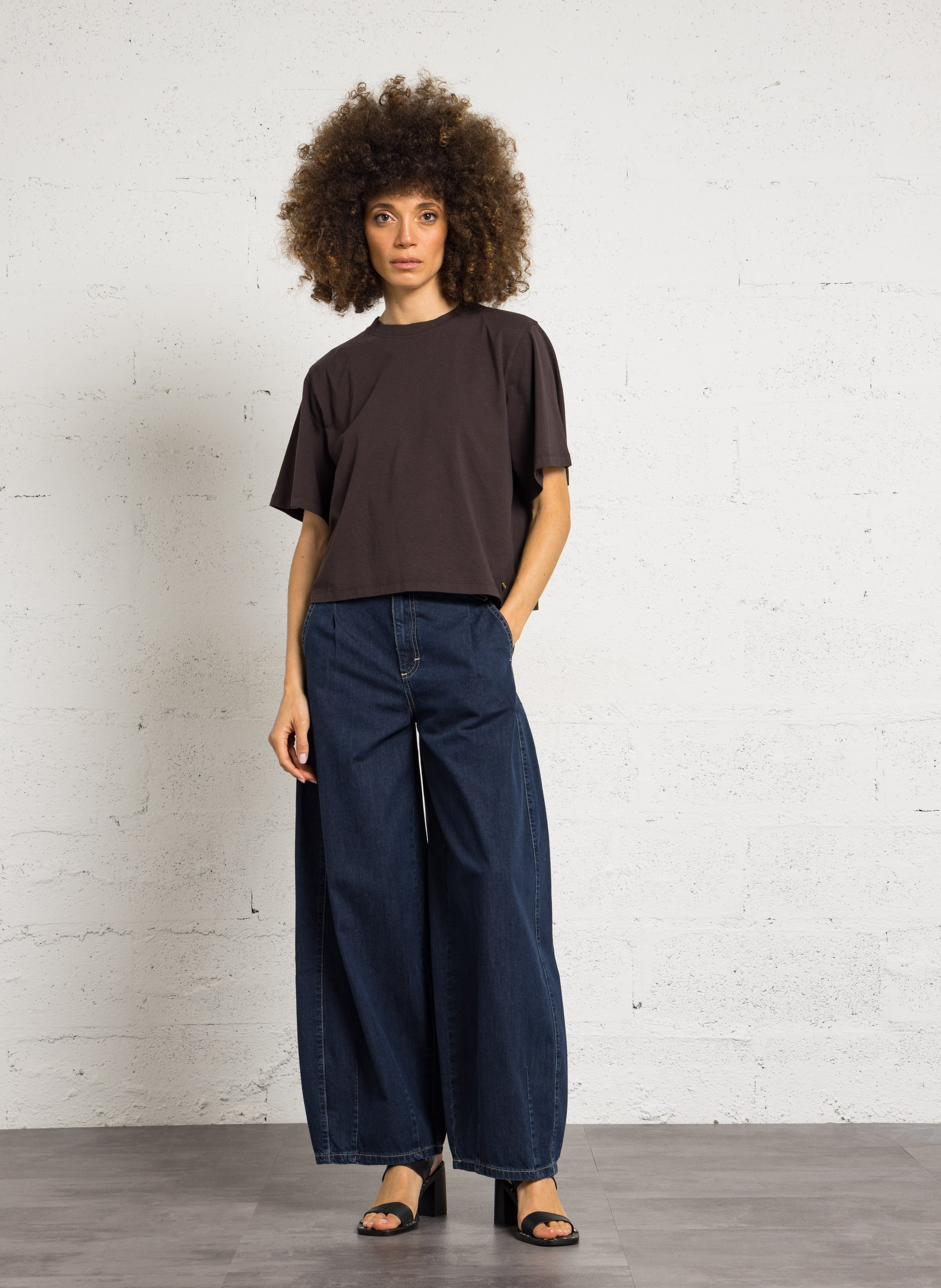 Tee-shirt boxy cropped col rond en coton DES PETITS HAUTS Marron