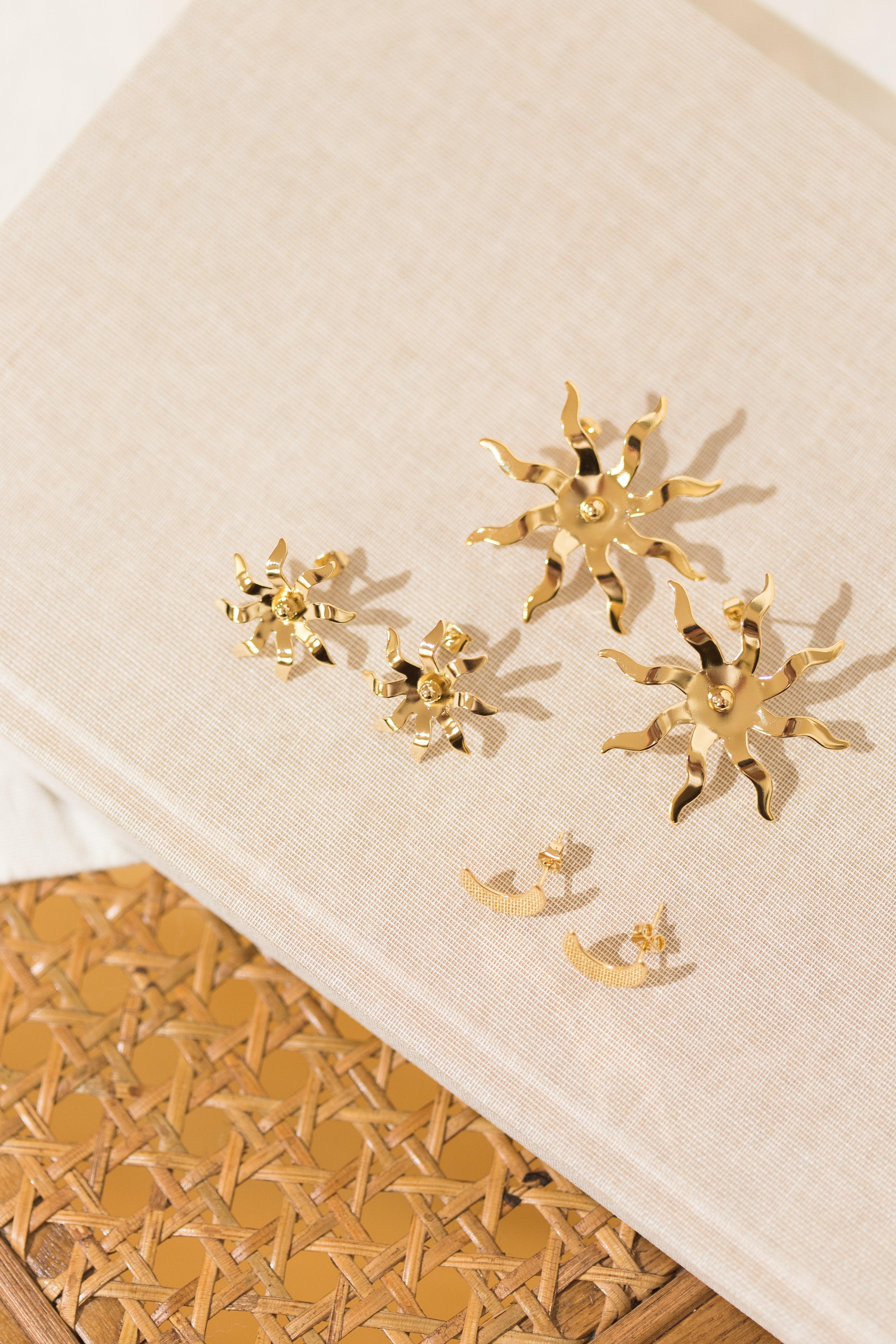 Maxi sun-shaped gold-plated stud earrings MONSIEUR SIMONE Golden