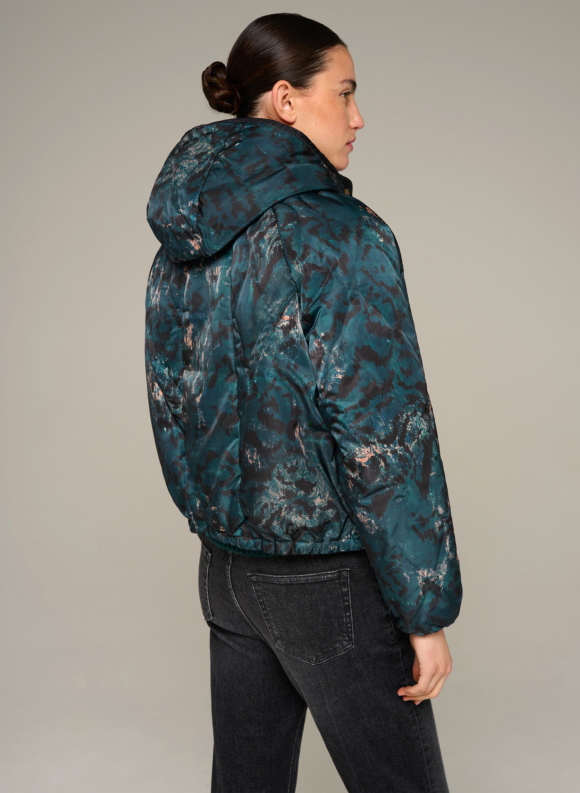 Gerade geschnittene Steppjacke mit Stehkragen und Kapuze COTELAC Grun