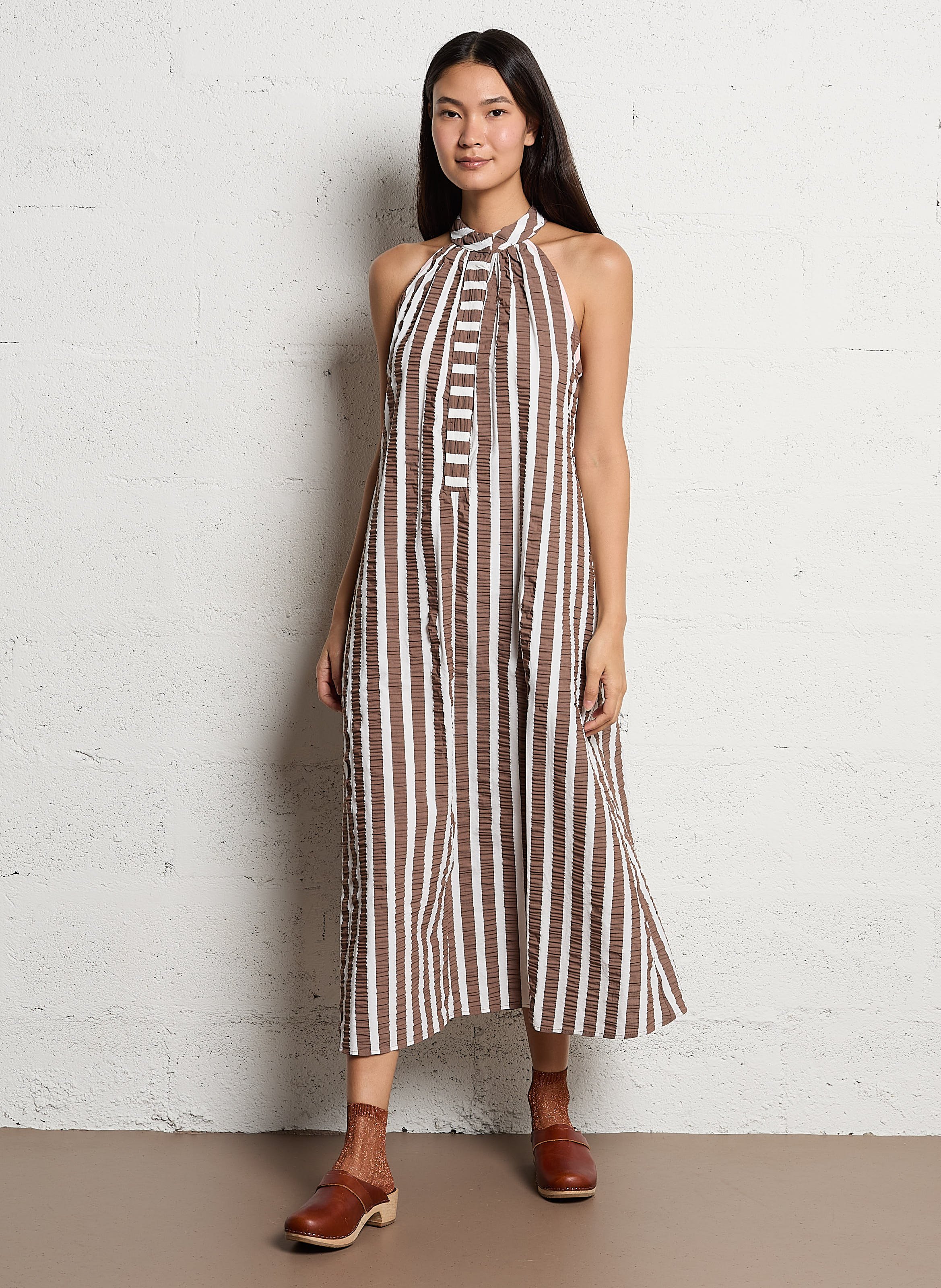 Wijdvallende jurk met Amerikaanse halslijn DR BLOOM Bruin