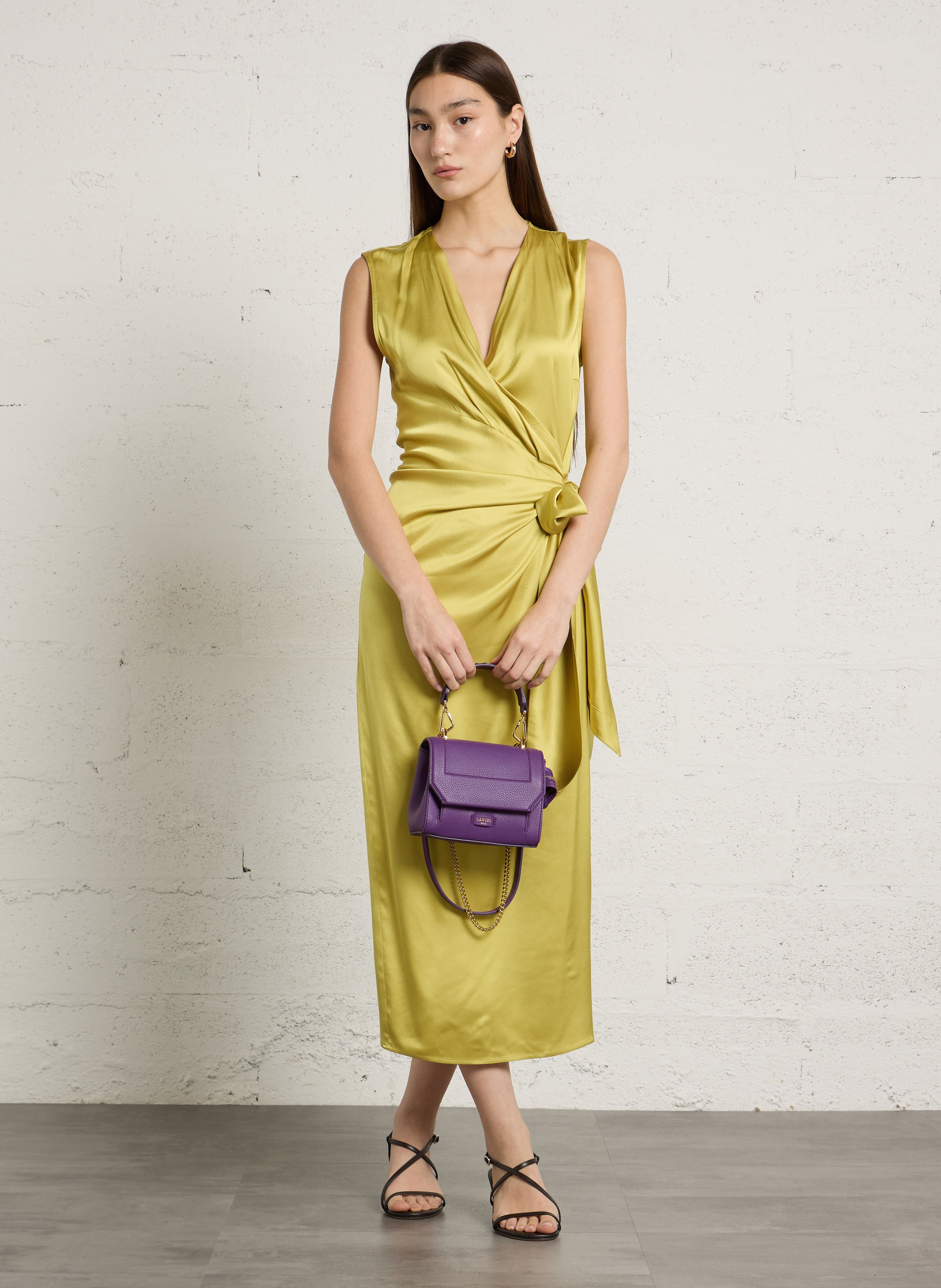 Kleine Umschlagtasche aus genarbtem Leder LANCEL Violett