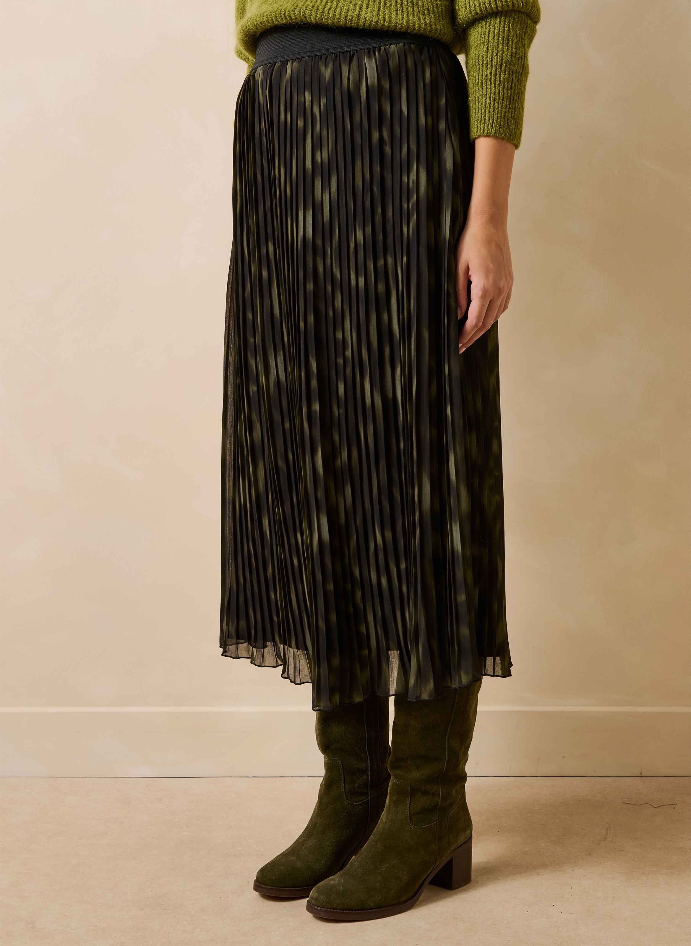 Langer plissier Rock mit Tiermuster im Tie-Dye-Look. LA FEE MARABOUTEE Grun