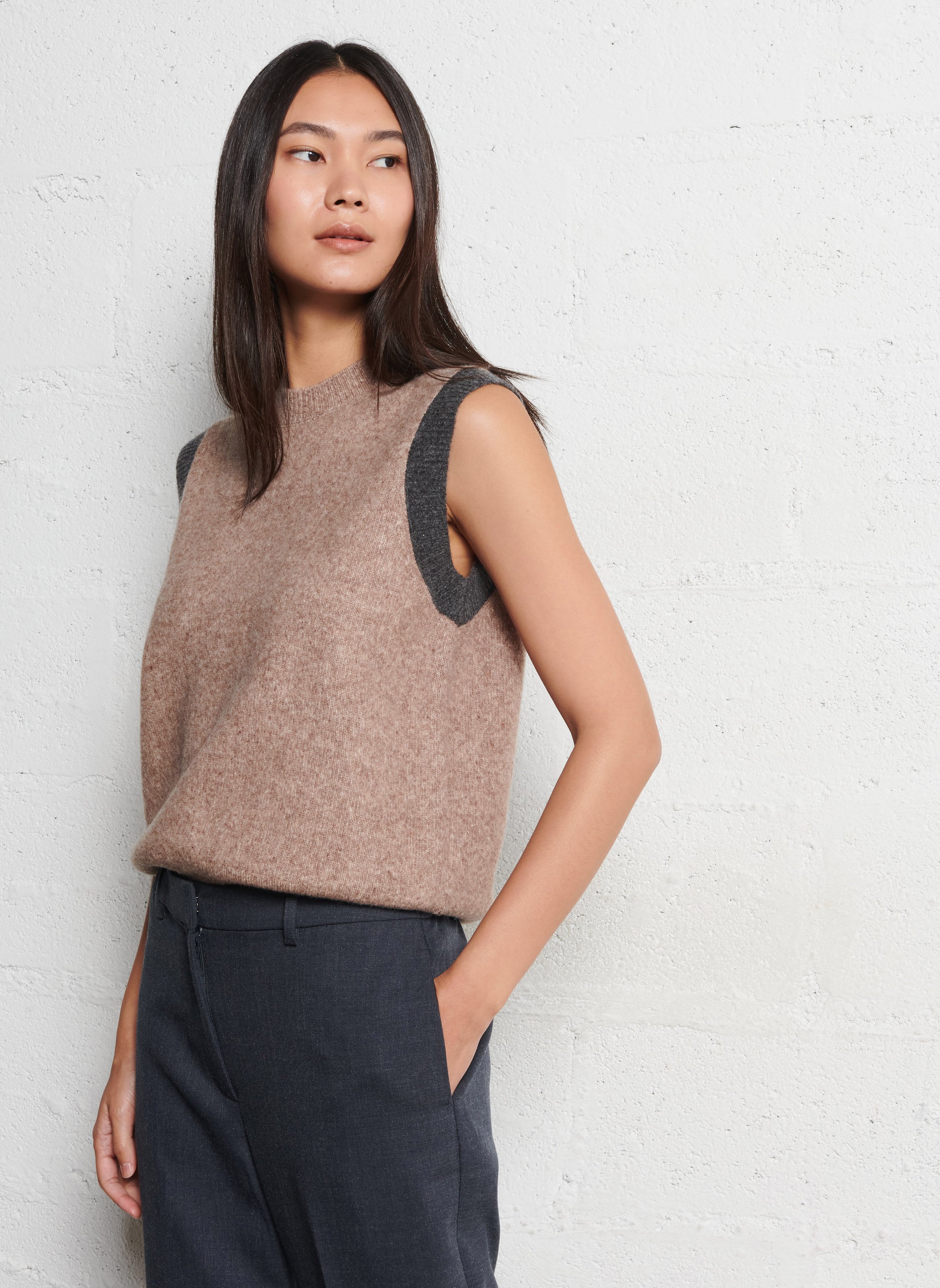 Pull sans manches col rond en laine mélangée NICE THINGS