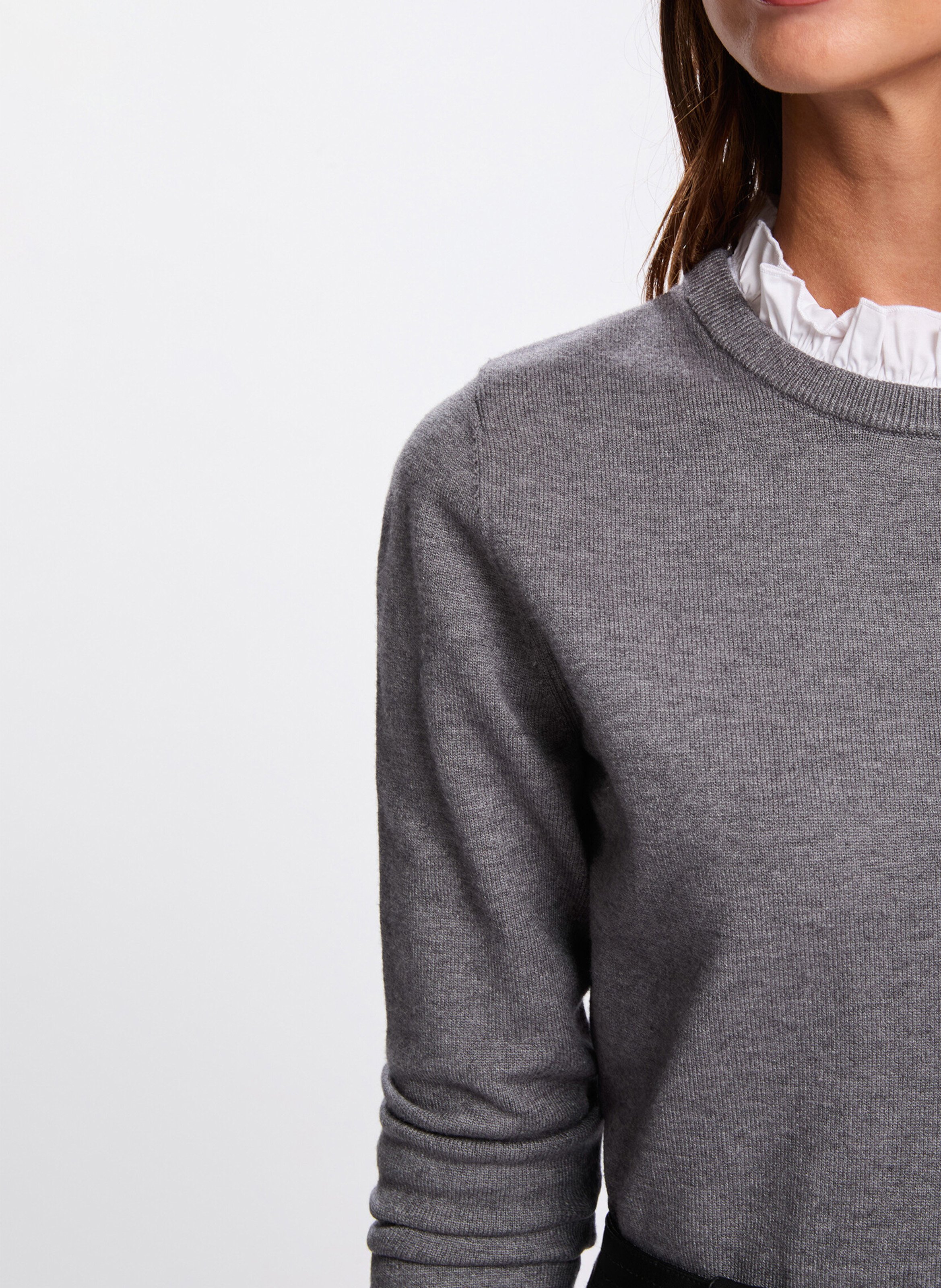 <p>Solid straight leg pants with shirt detail</p> MORGAN Grey