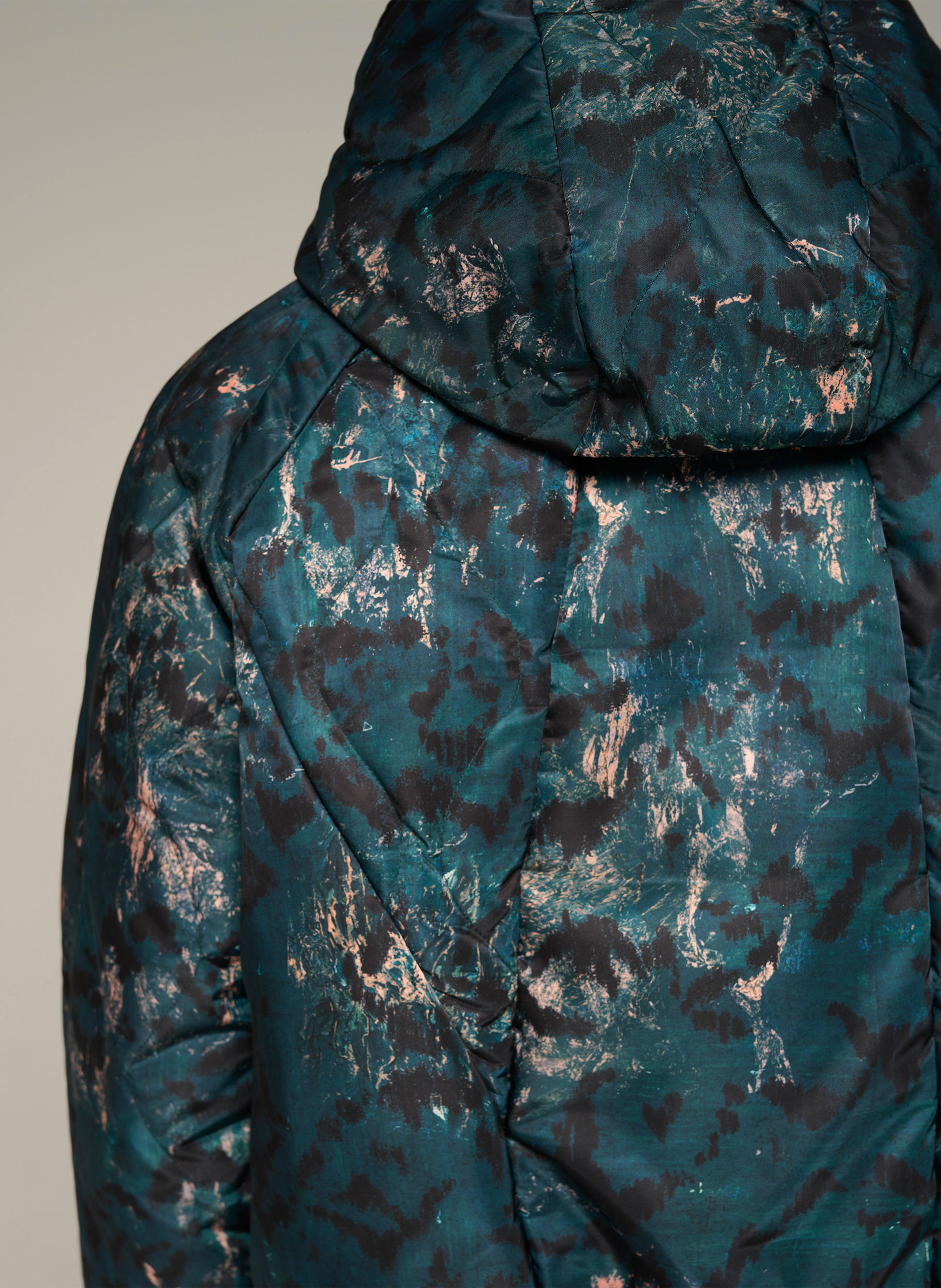 Gerade geschnittene Steppjacke mit Stehkragen und Kapuze COTELAC Grun