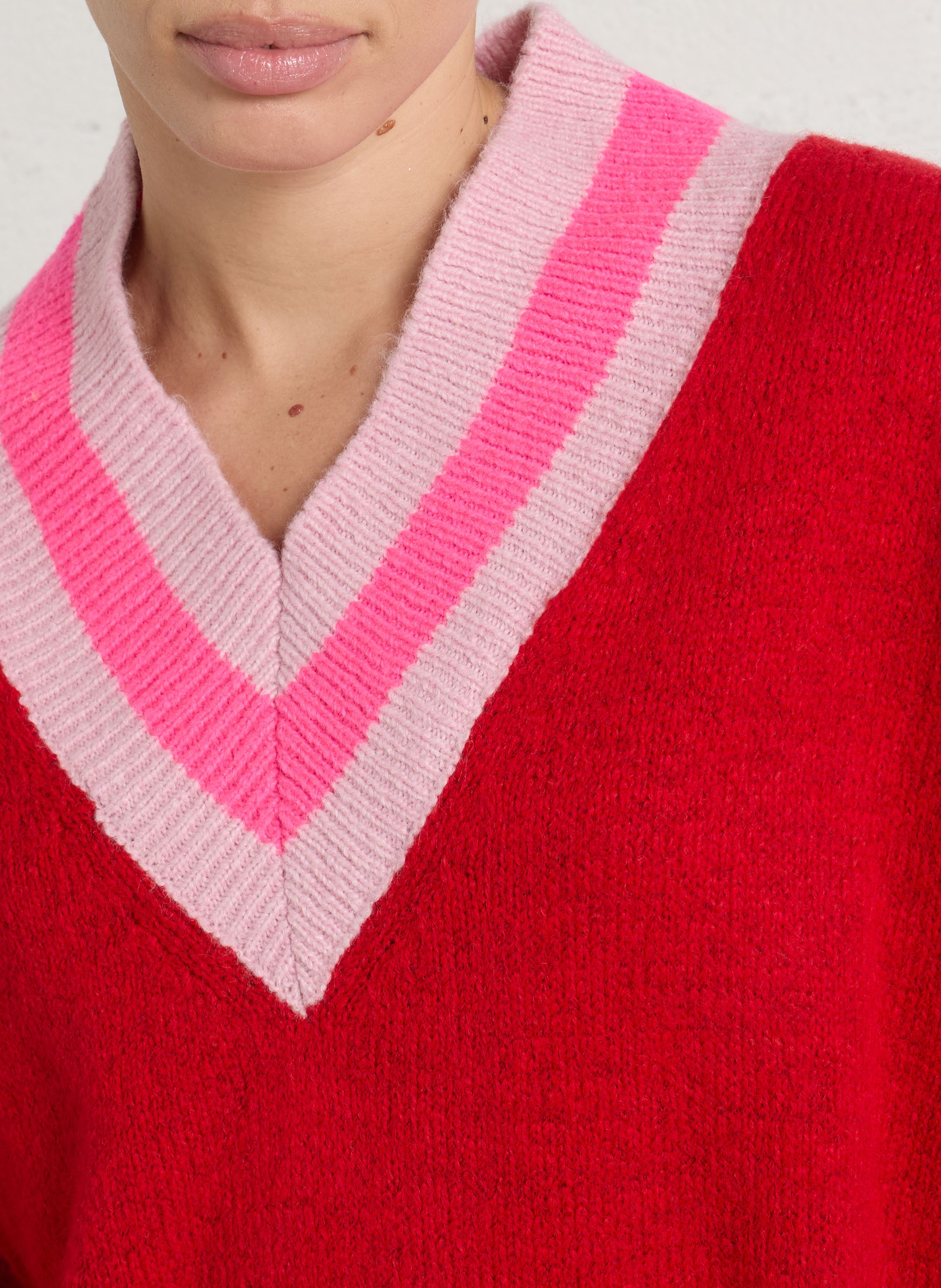 Oversize-Pullover mit V-Ausschnitt DR BLOOM Rot