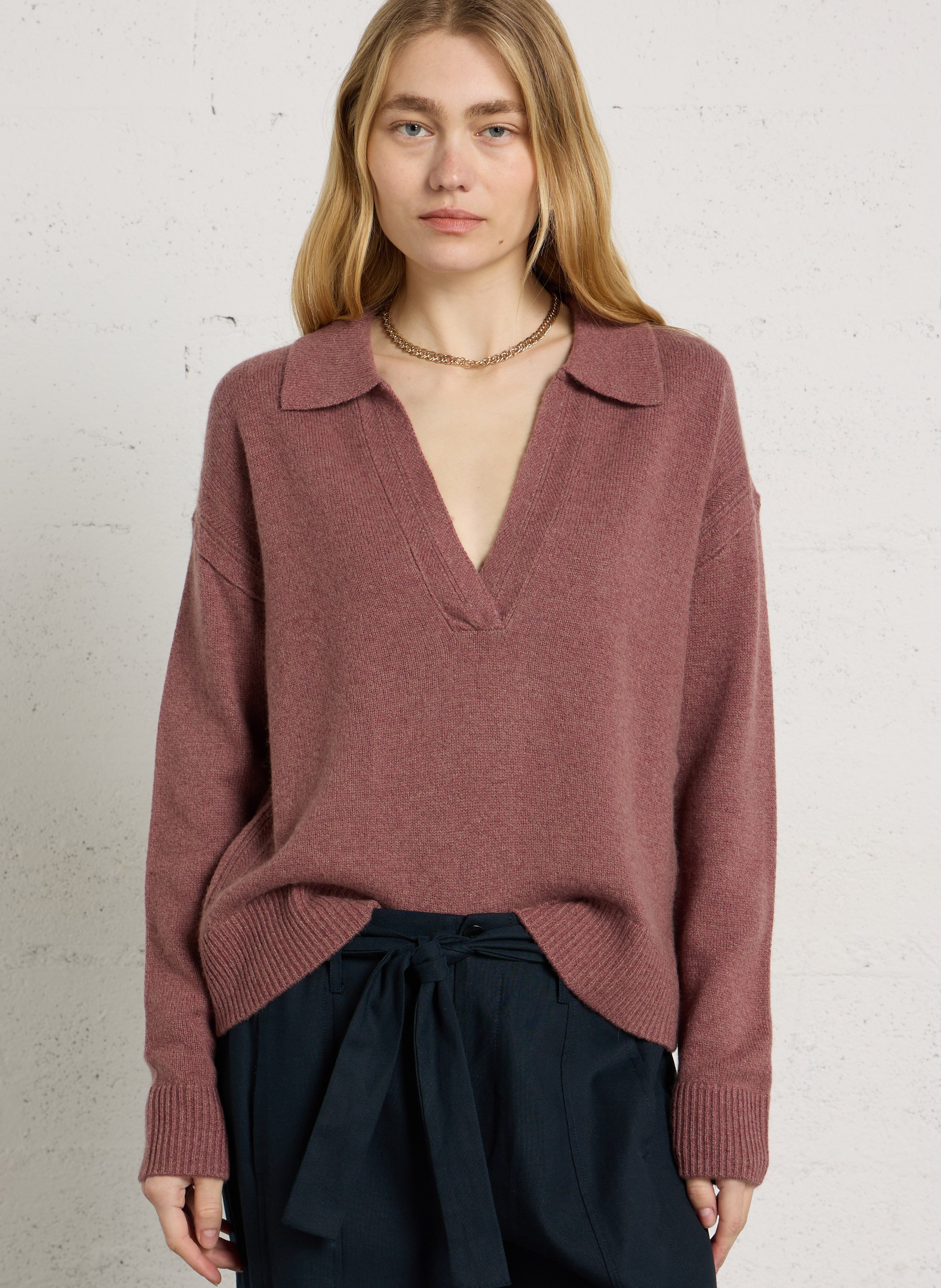 Straight v-neck wool sweater MAISON 123 Purple