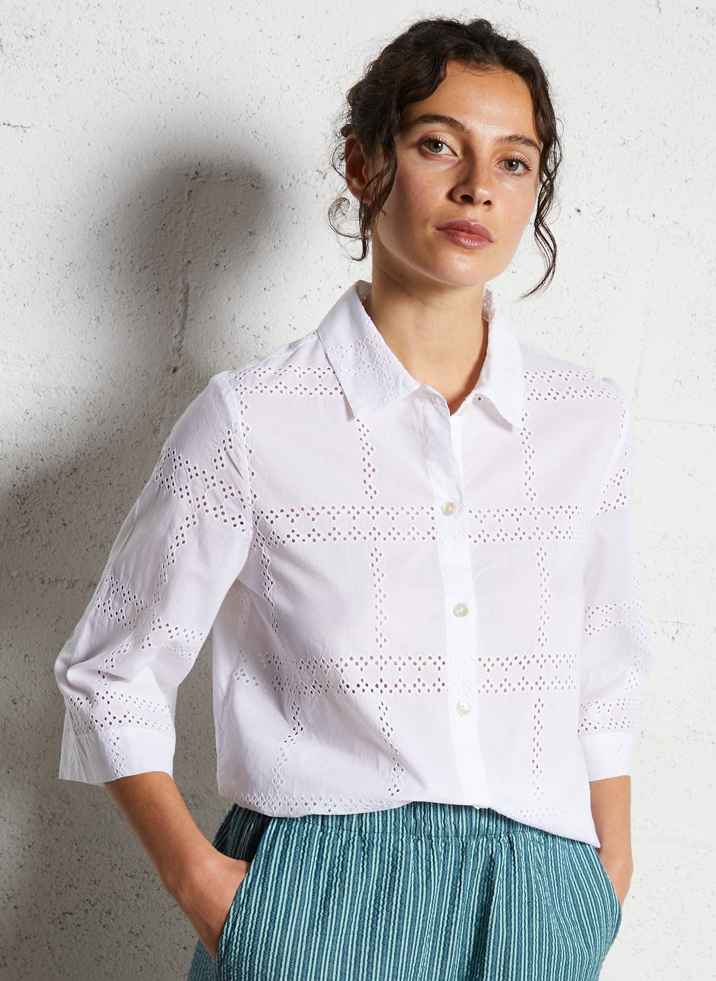 Gerade geschnittenes besticktes Baumwollhemd mit klassischem Kragen NICE THINGS