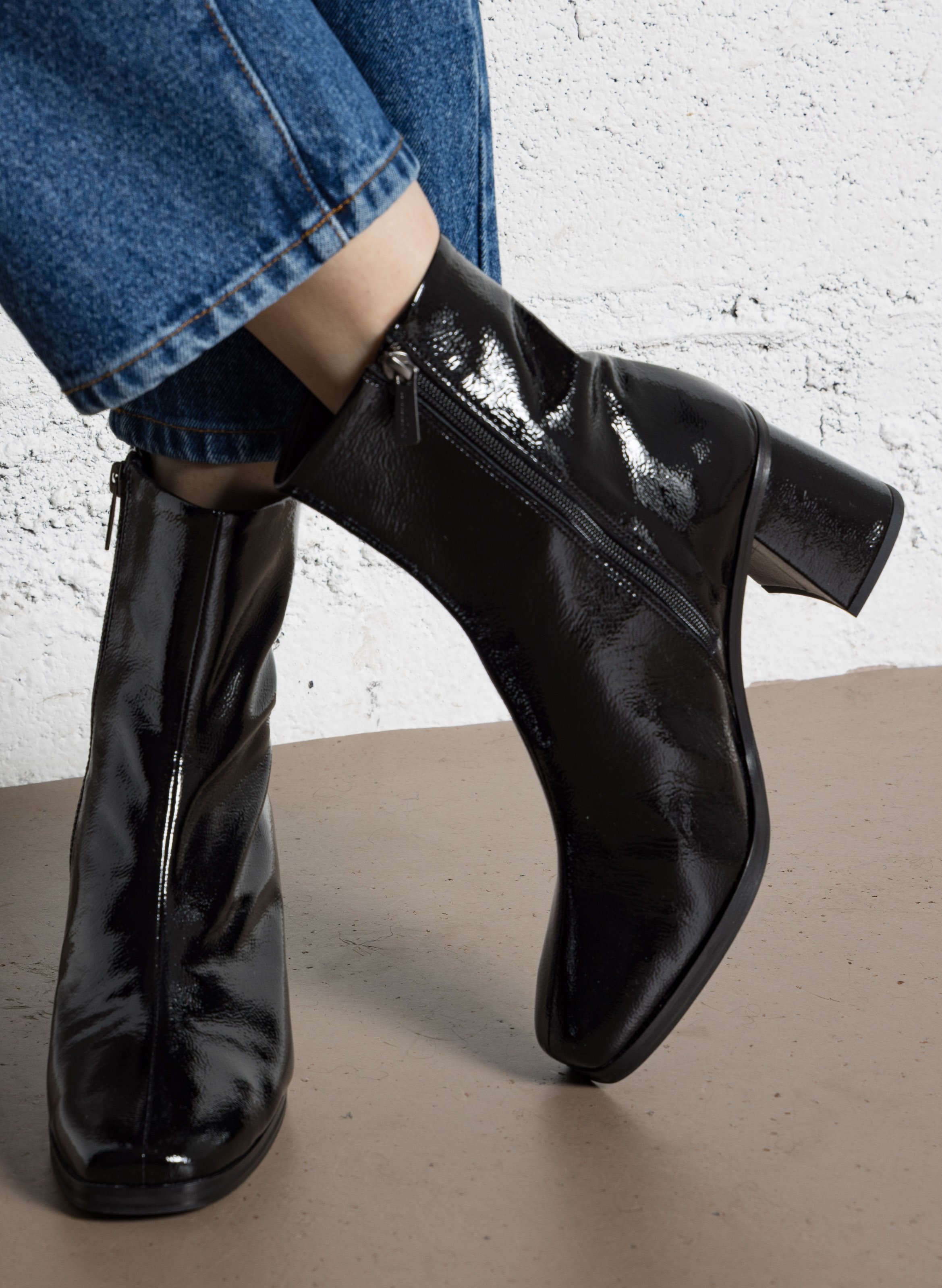 Ariana Bis patent leather ankle boots BOBBIES Black