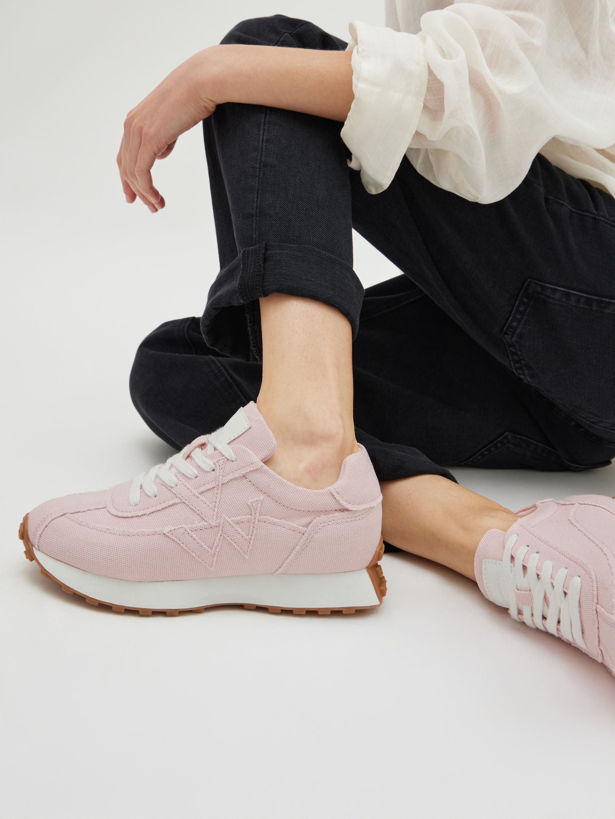 Sneakers with monogram on running sole VANESSA WU Pink