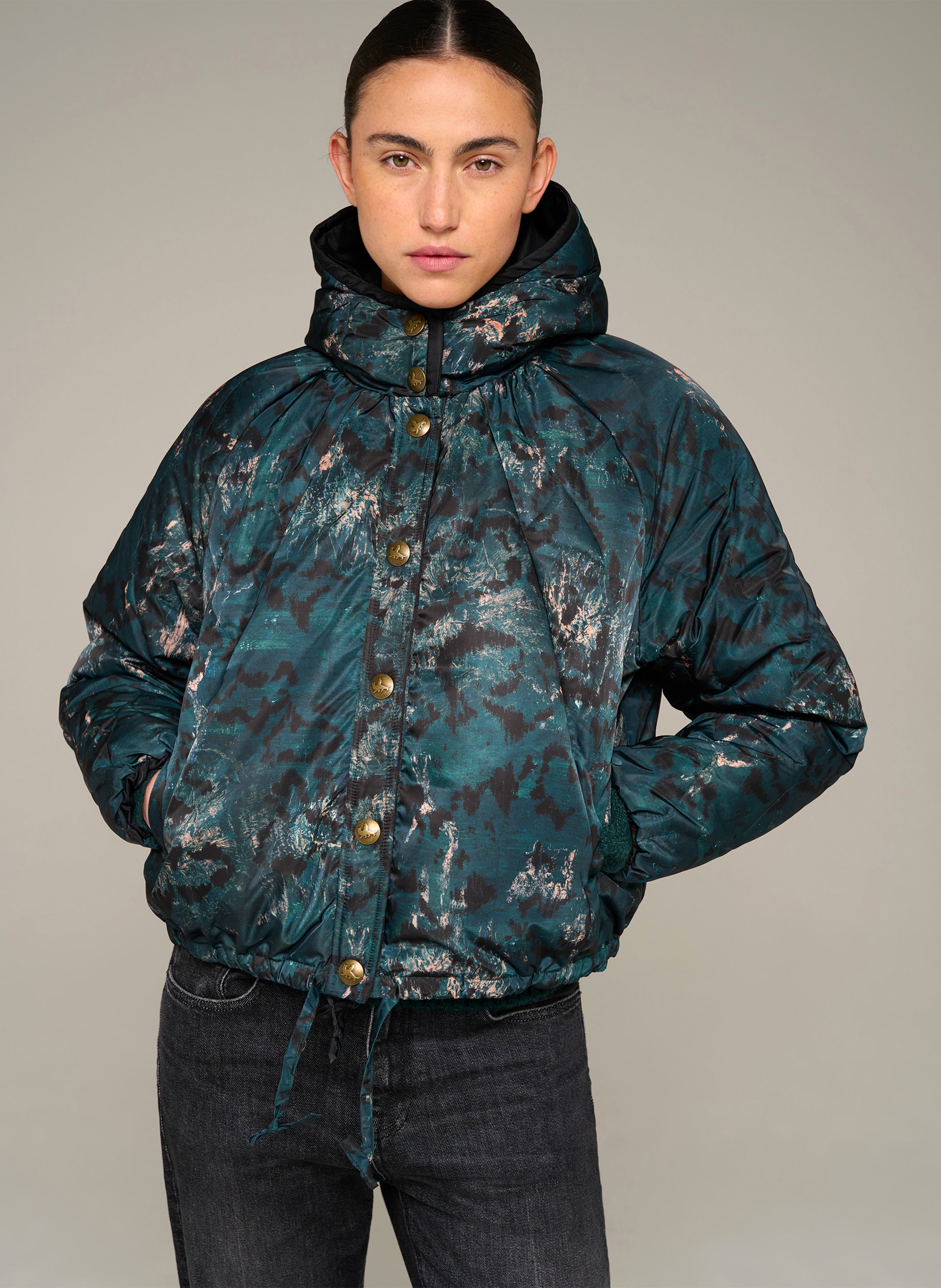 Gerade geschnittene Steppjacke mit Stehkragen und Kapuze COTELAC Grun