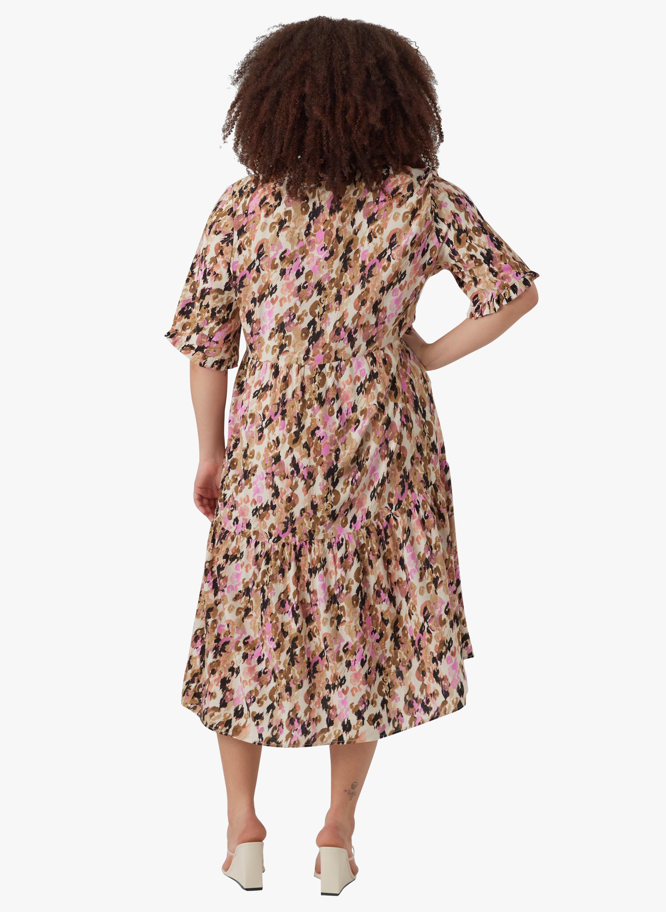 V-neck straight-cut printed dress VERO MODA CURVE Multicolored