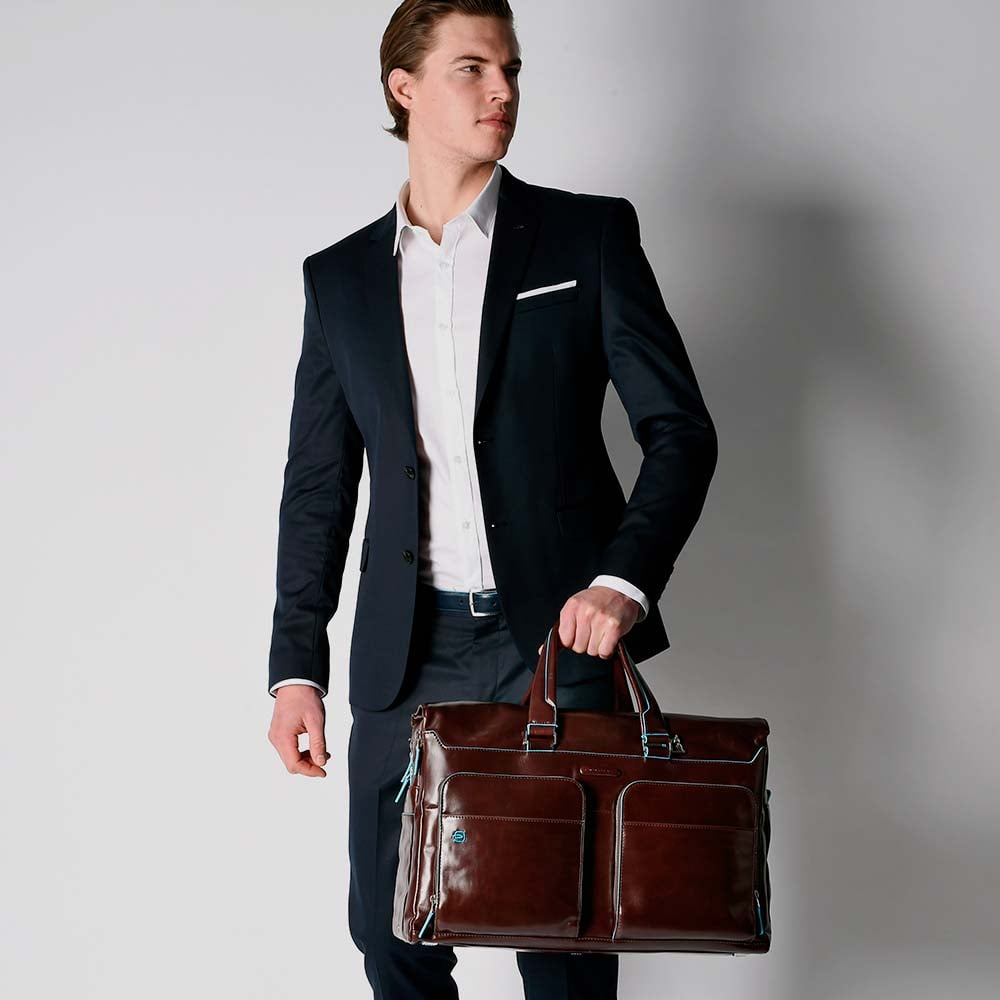 Customizable travel bag for laptop and ipad® with shoulder strap and shockproof protection PIQUADRO Brown