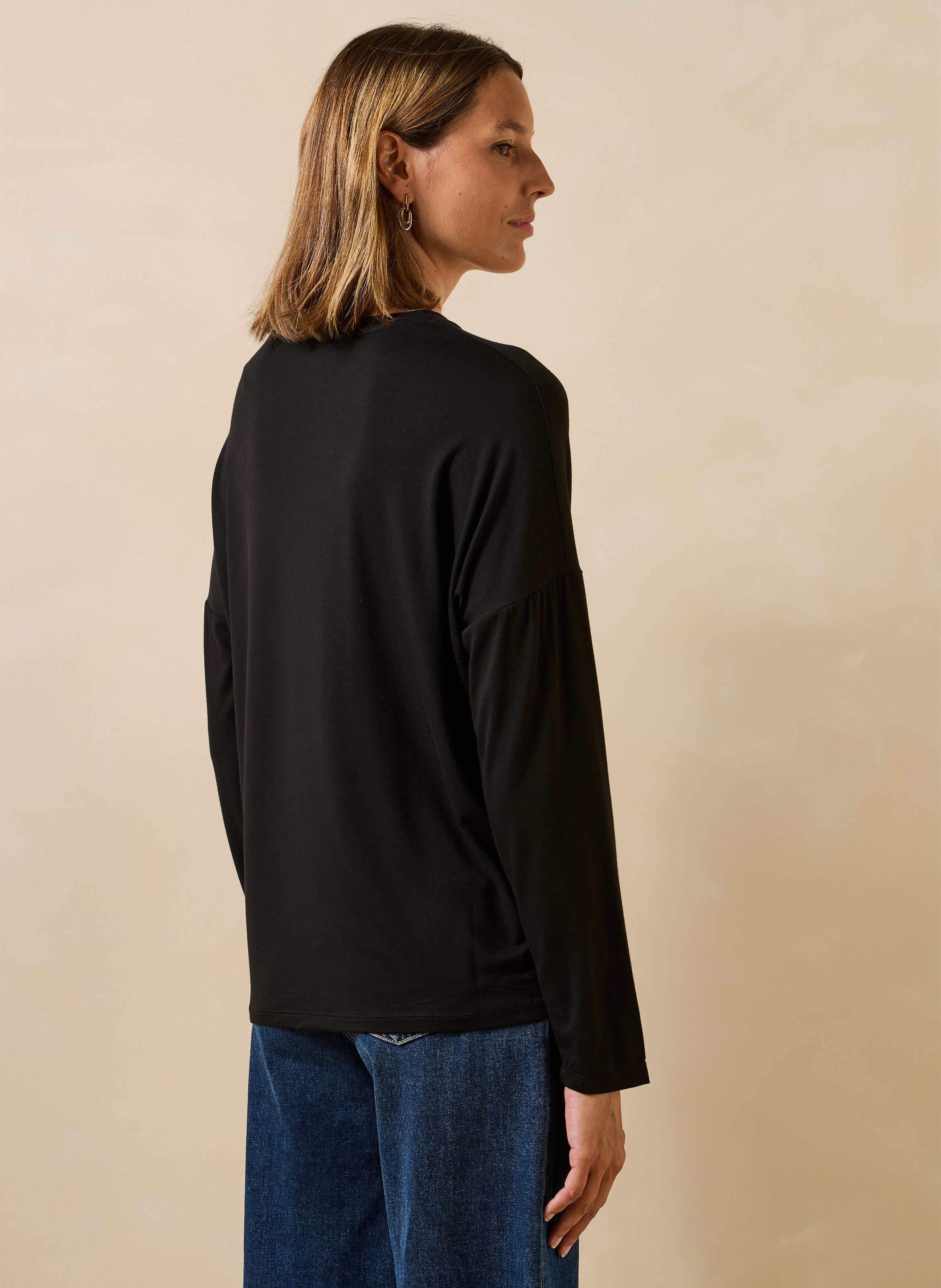 Loose V-neck solid color t-shirt LA FEE MARABOUTEE Black