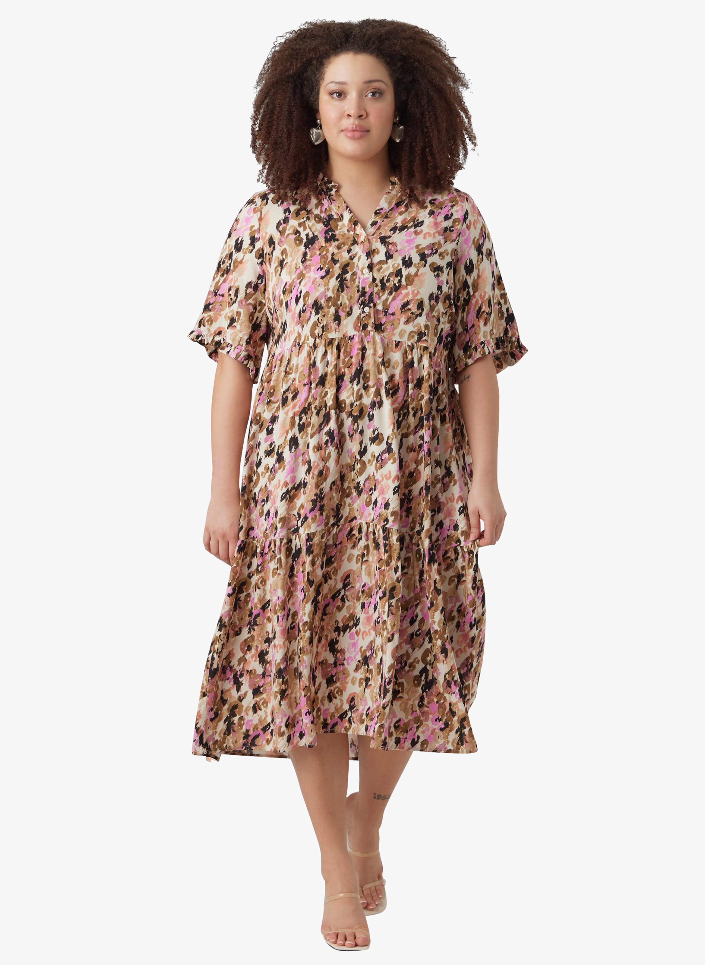 V-neck straight-cut printed dress VERO MODA CURVE Multicolored