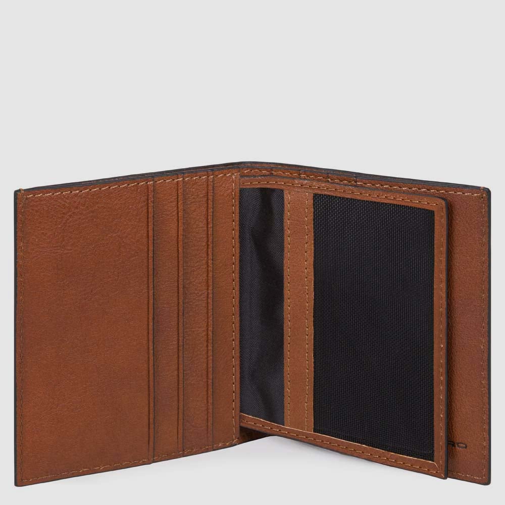 - 100% leather, - 6 cardholder slots, - 1 central compartment, - Size: L10 x H7 cm. PIQUADRO Brown