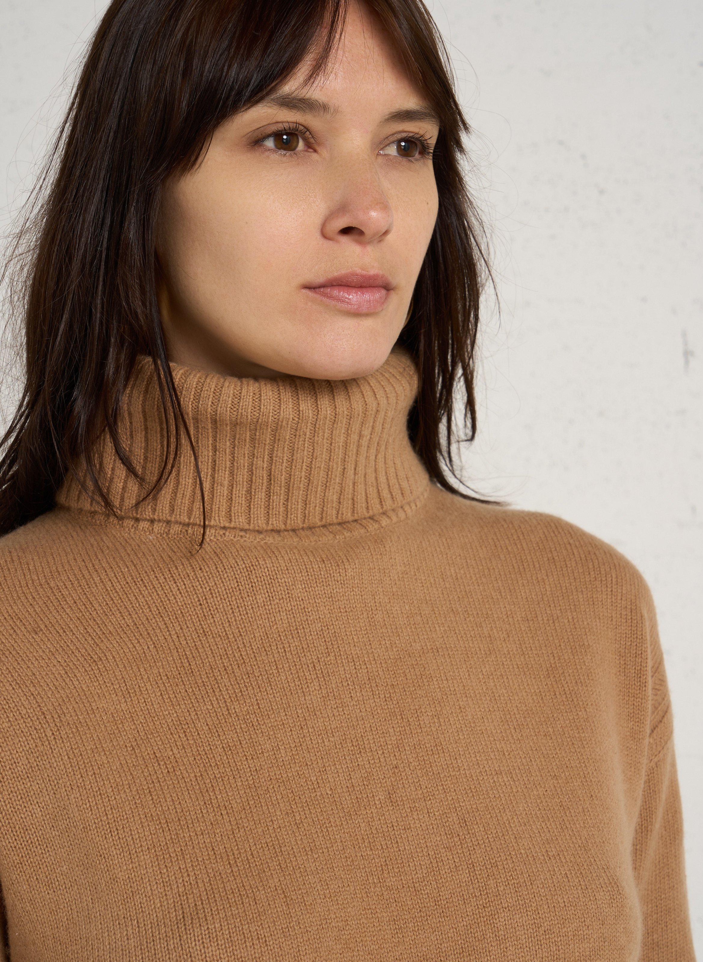 Gerader Rollkragenpullover aus Wolle MAISON 123 Beige