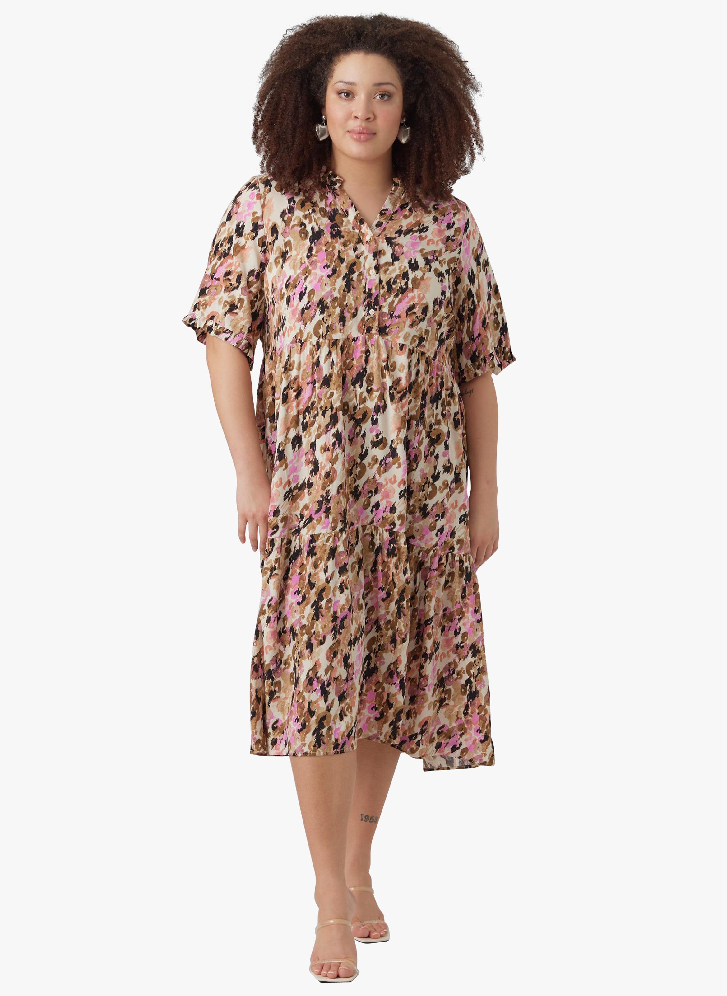 V-neck straight-cut printed dress VERO MODA CURVE Multicolored