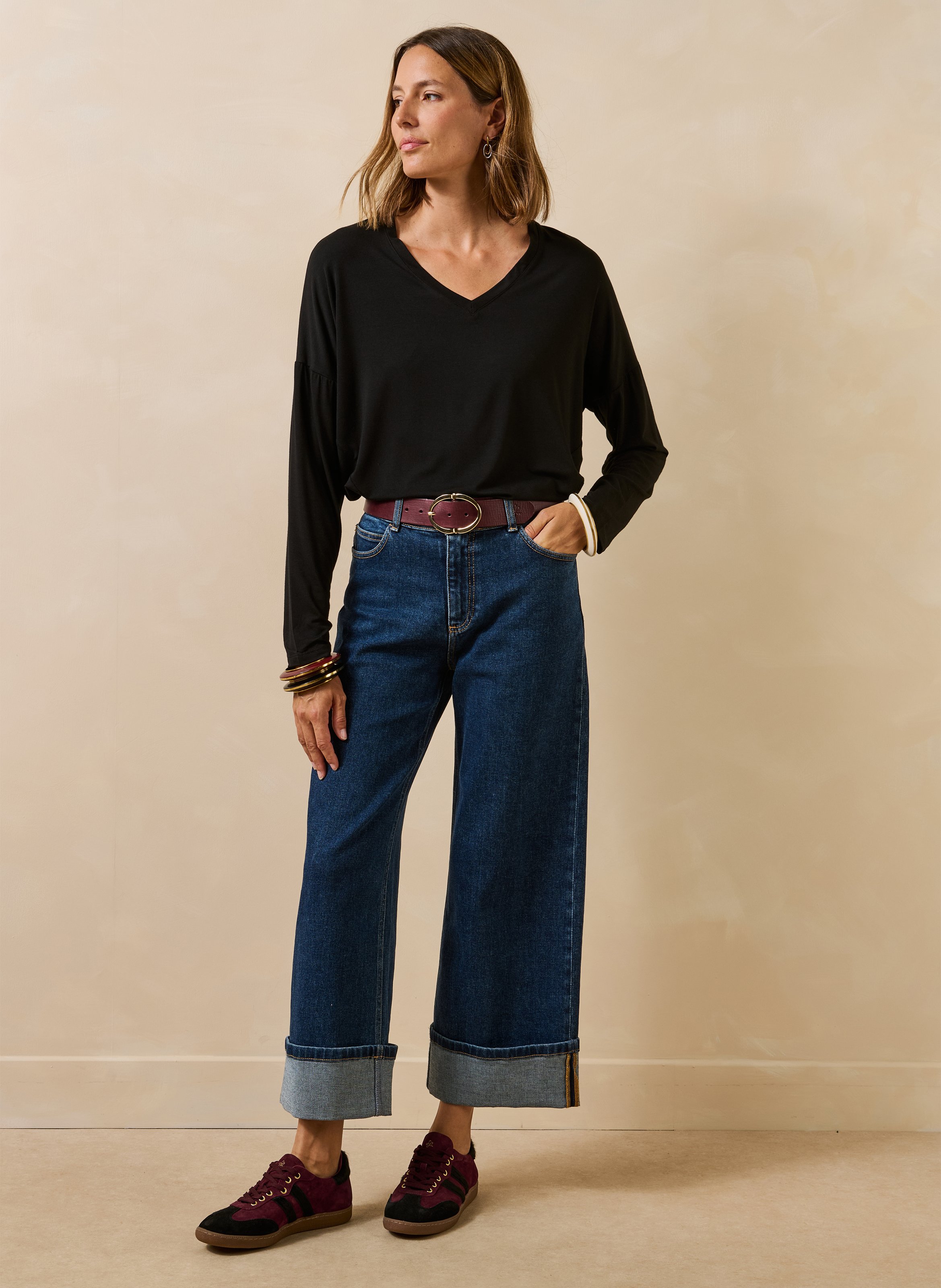 Loose V-neck solid color t-shirt LA FEE MARABOUTEE Black