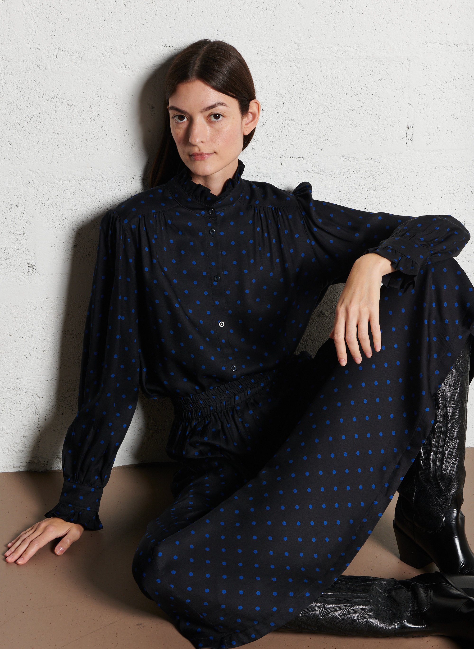 Rechte katoenen blouse met Victoriaanse kraag SUZIE WINKLE Zwart