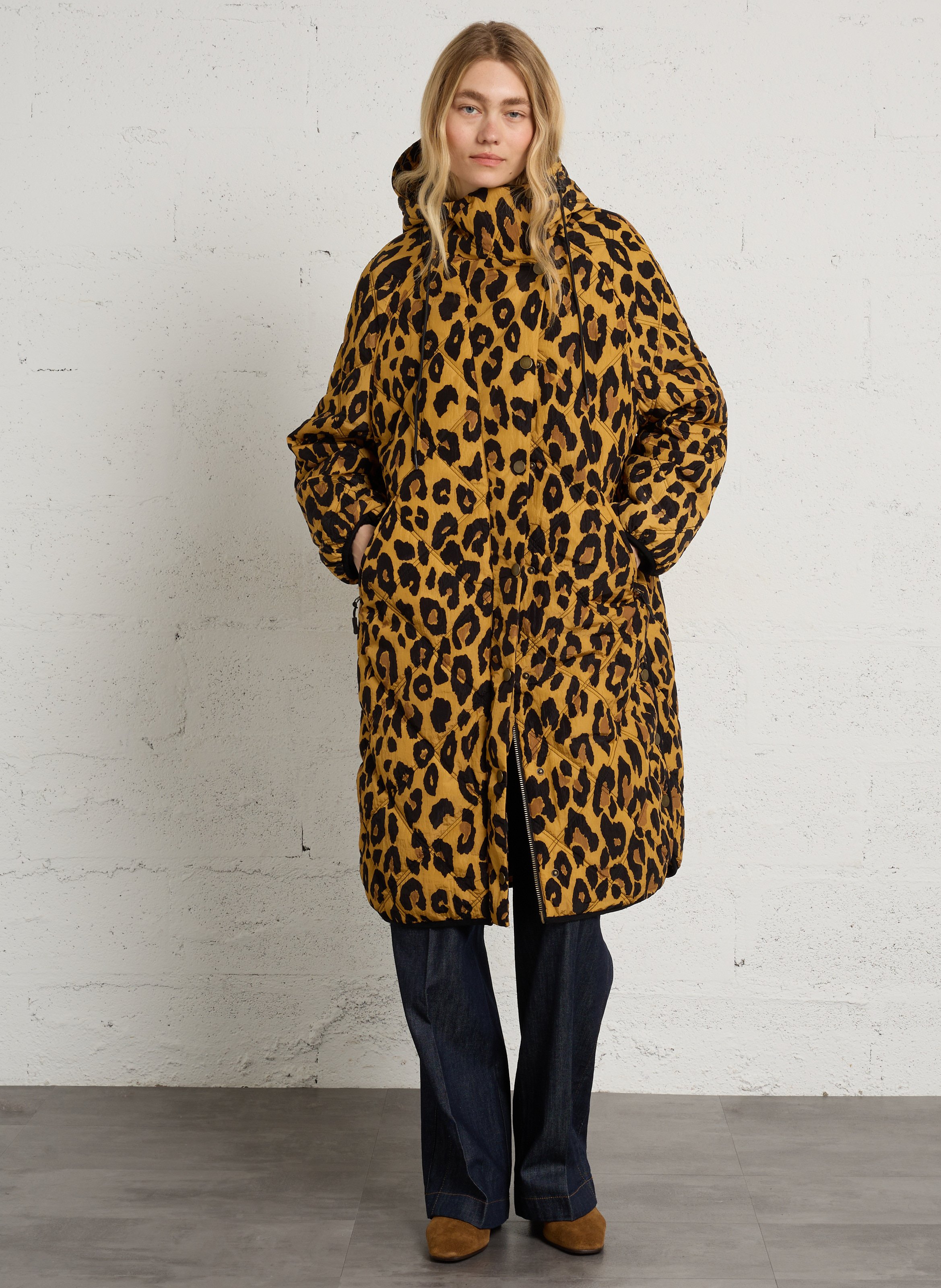 Gerade Daunenjacke mit Stehkragen und Druckmuster LEON & HARPER Beige