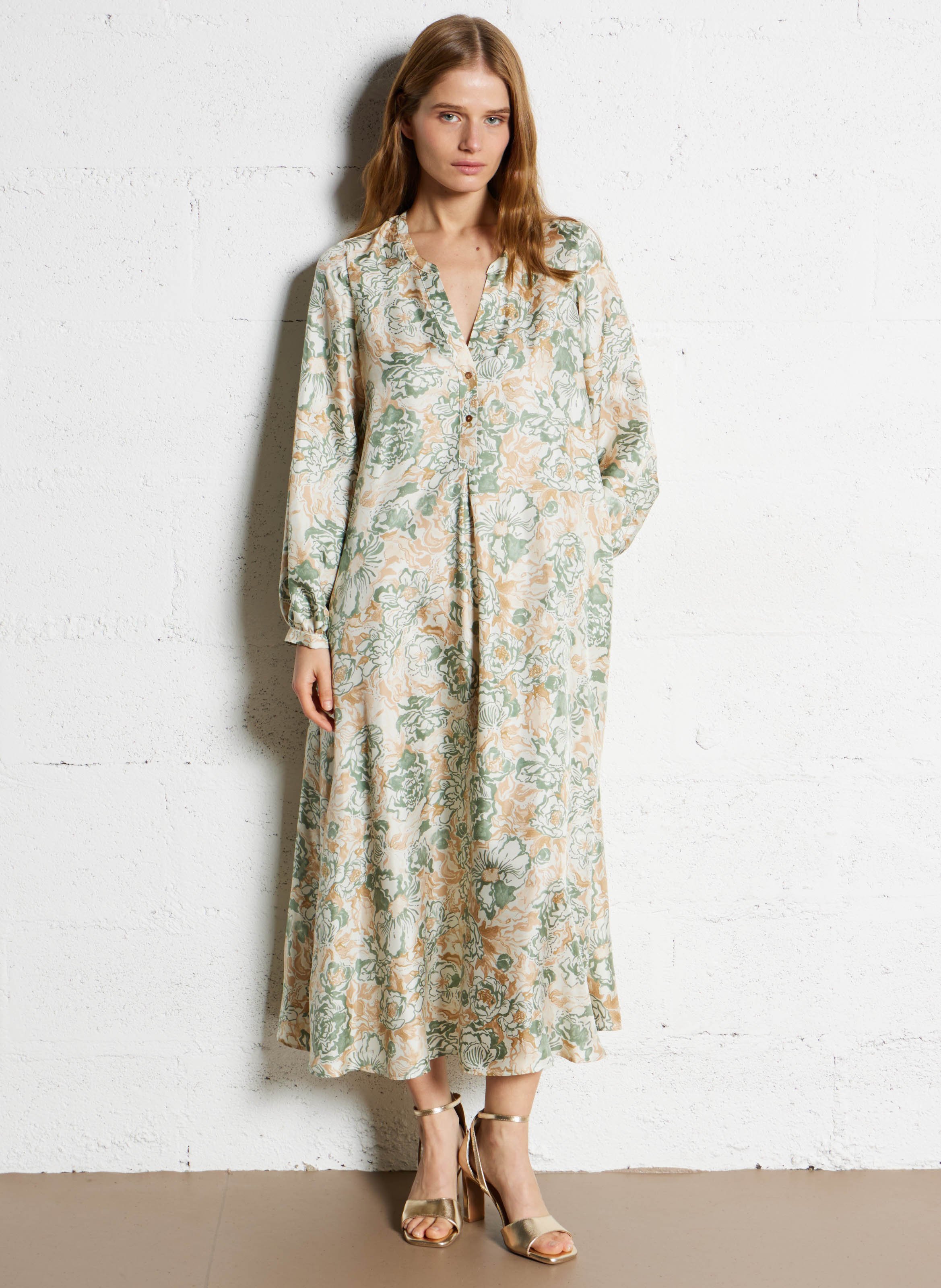 Langes Seidenkleid mit Druck Mehrfarbig